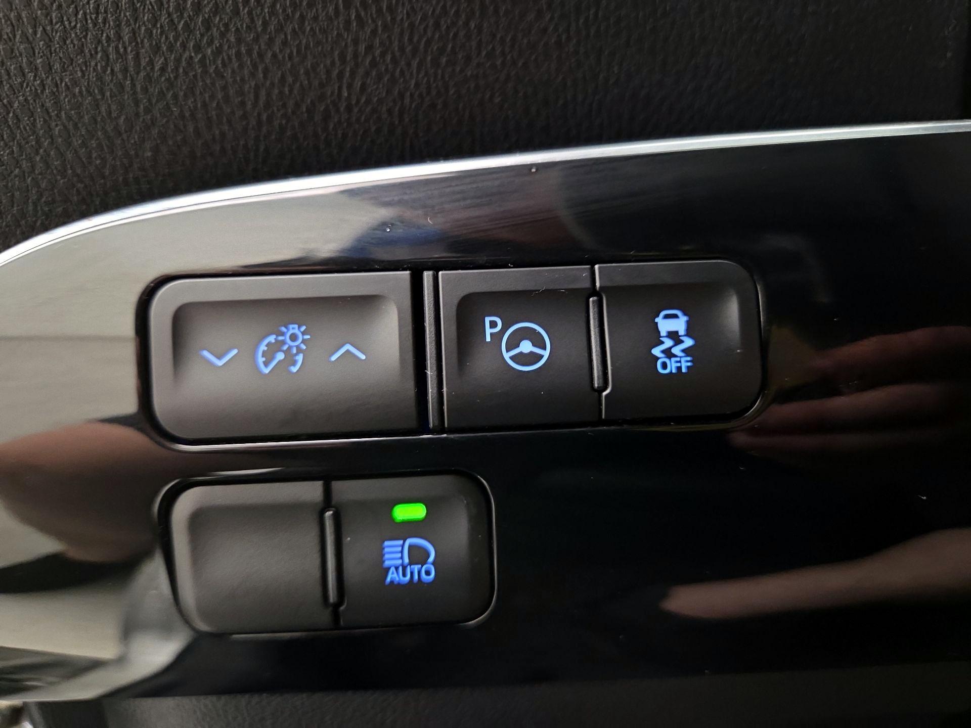 Thumbnail: 2018 Toyota Prius - 13