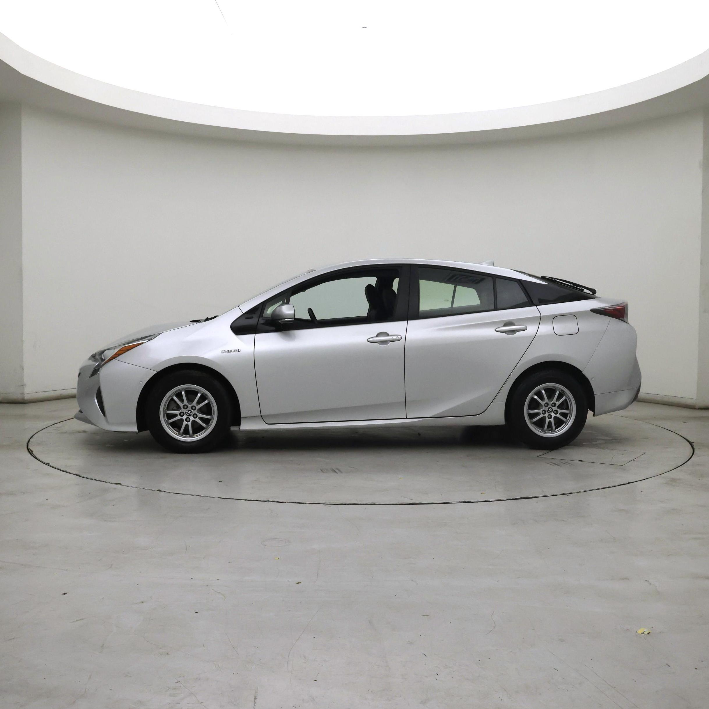 Thumbnail: 2018 Toyota Prius - 3