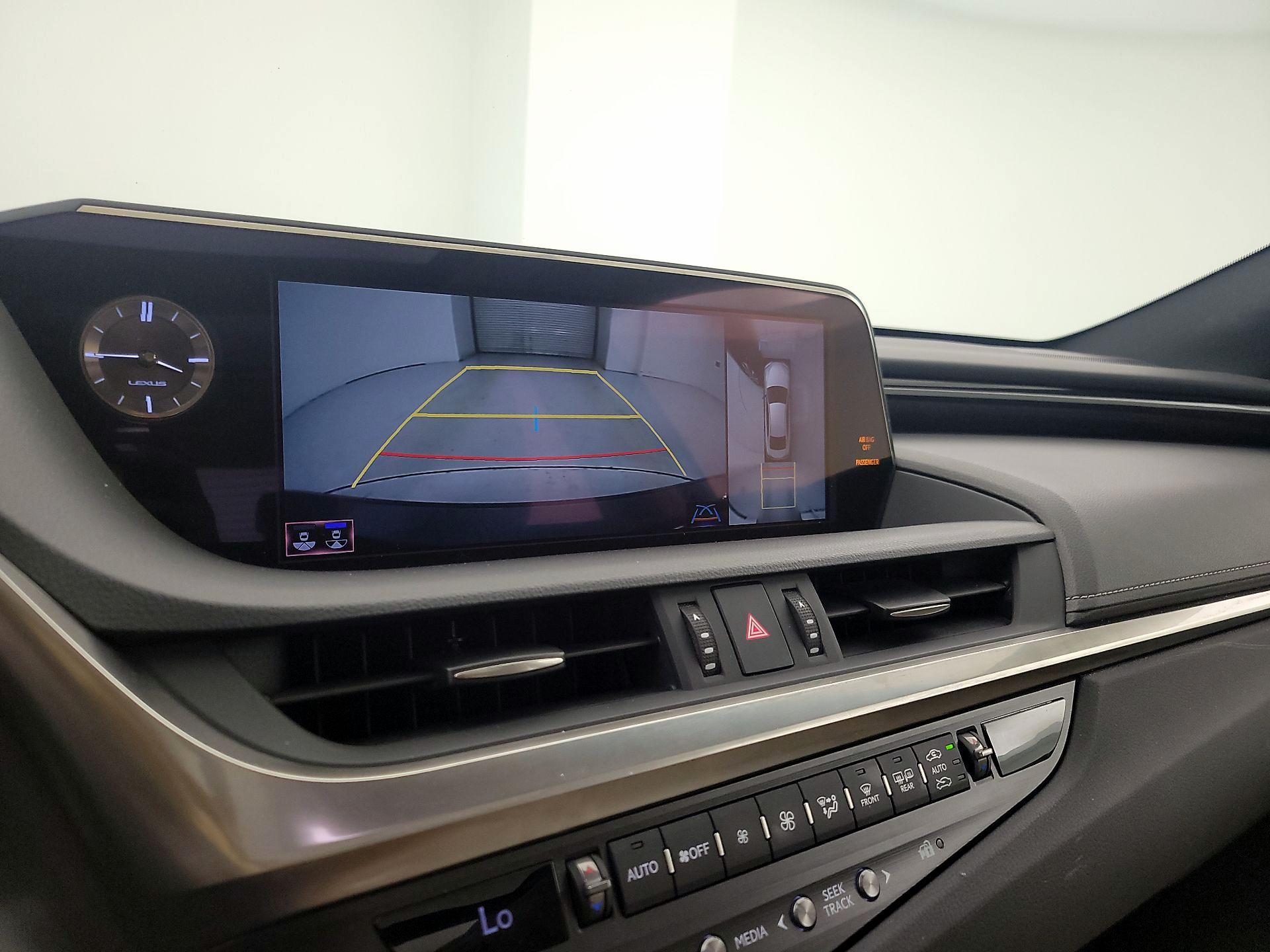 Thumbnail: 2019 Lexus ES - 15