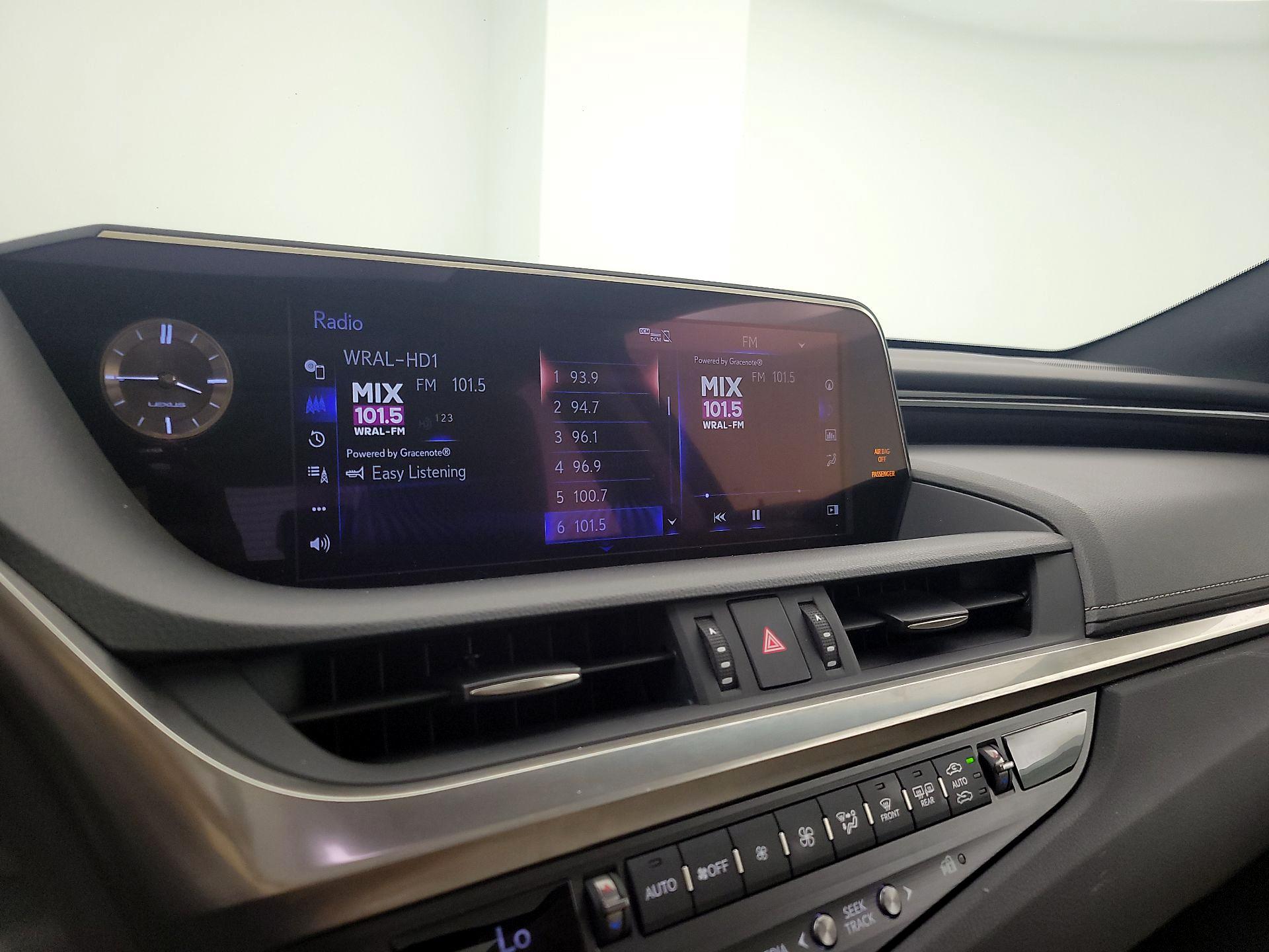 Thumbnail: 2019 Lexus ES - 16