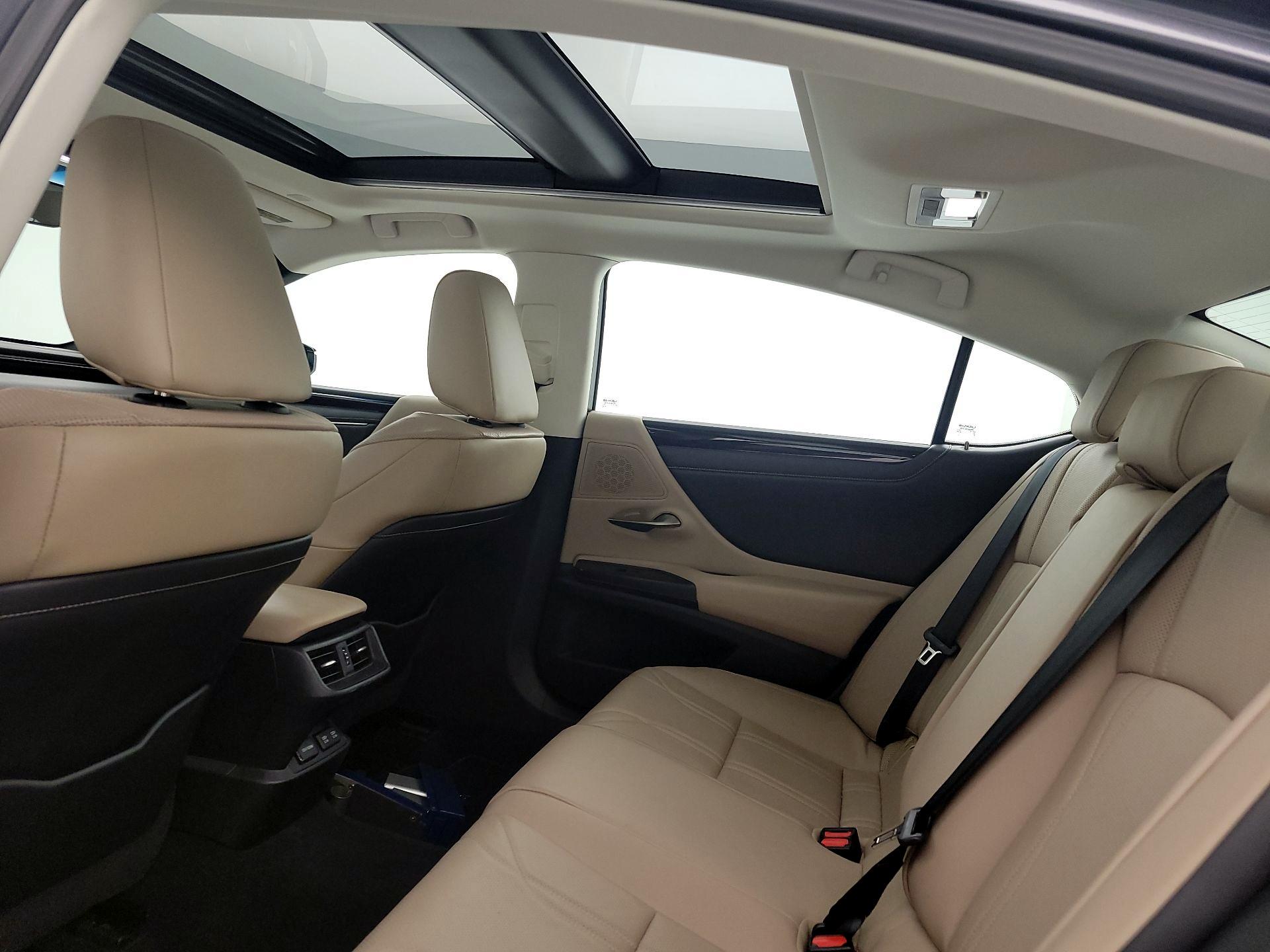 Thumbnail: 2019 Lexus ES - 20