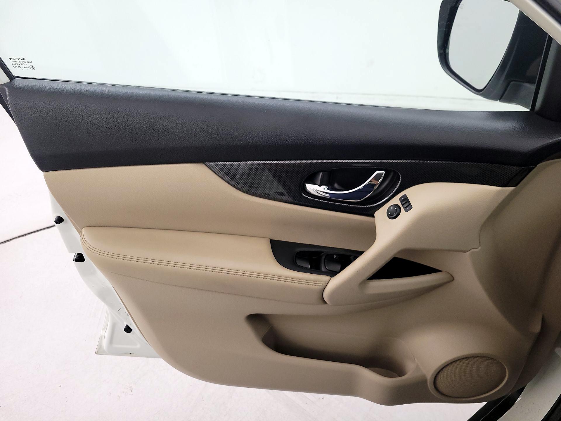 Thumbnail: 2016 Nissan Rogue - 12