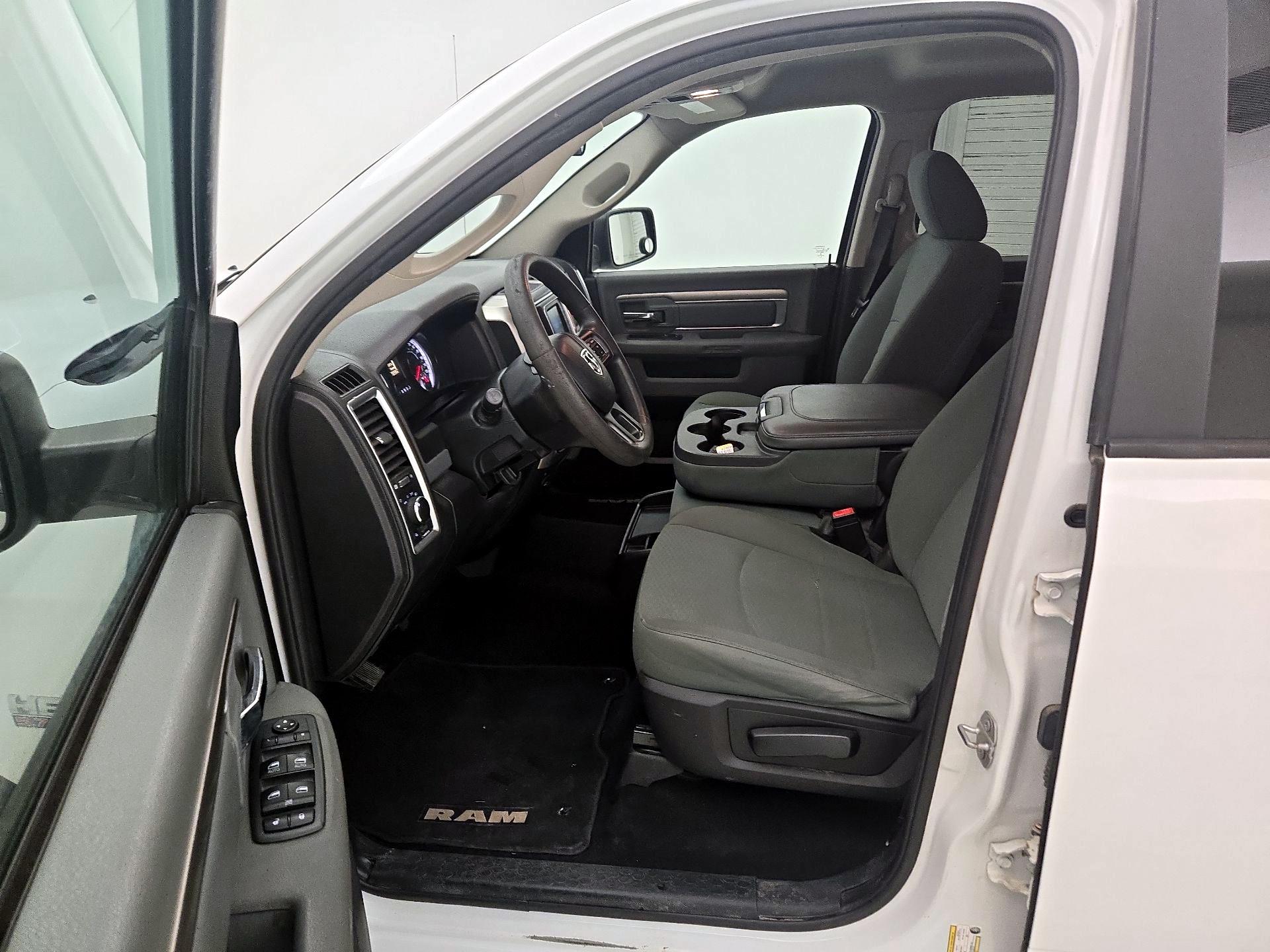 Thumbnail: 2020 RAM 1500 Classic - 11