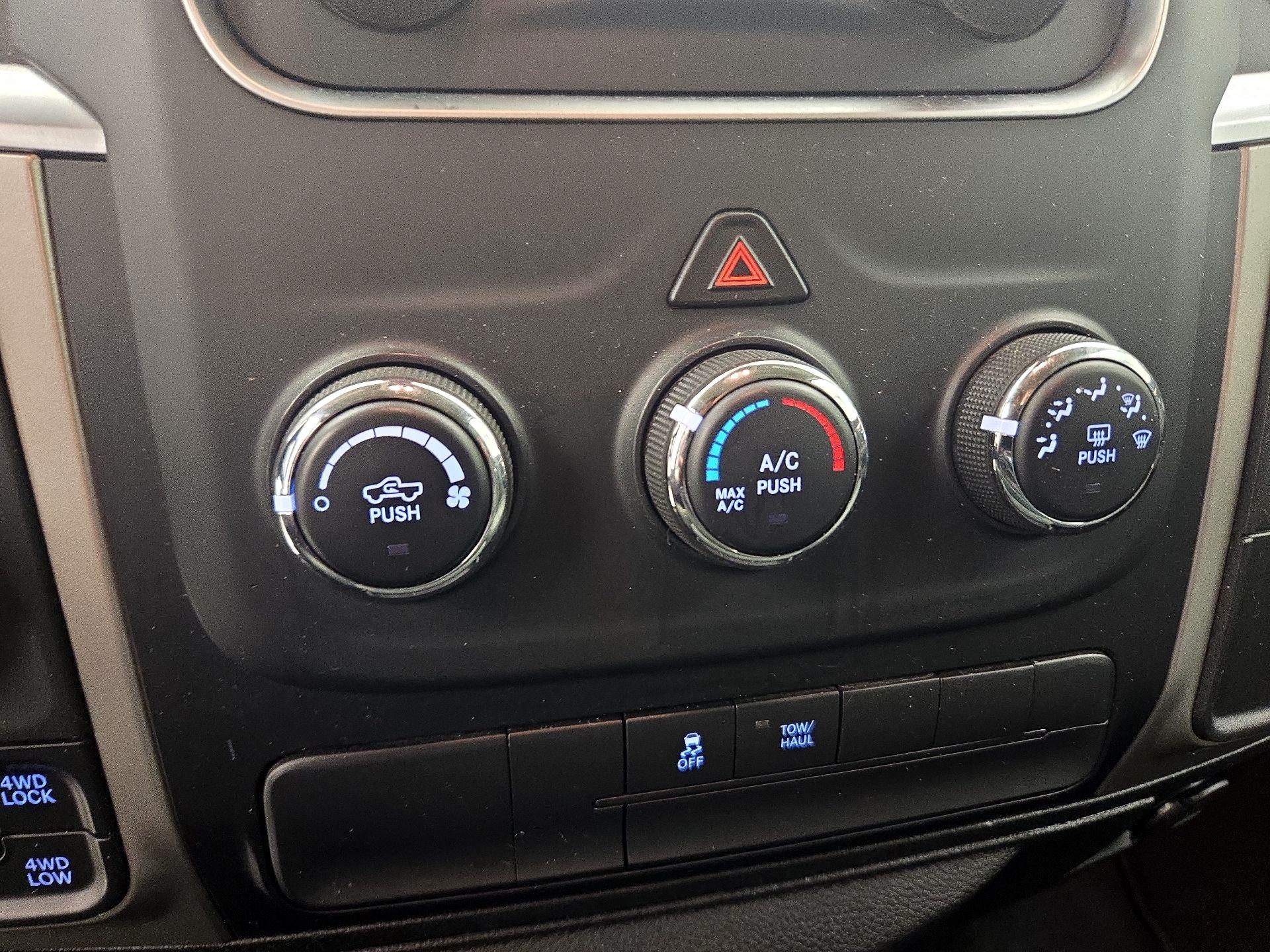 Thumbnail: 2020 RAM 1500 Classic - 16