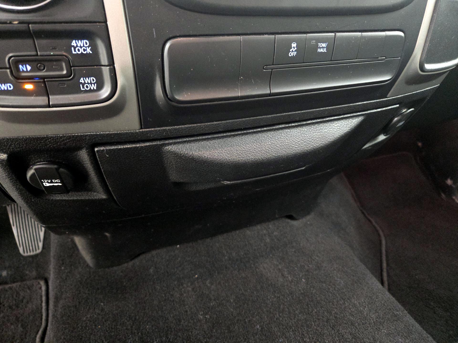 Thumbnail: 2020 RAM 1500 Classic - 18