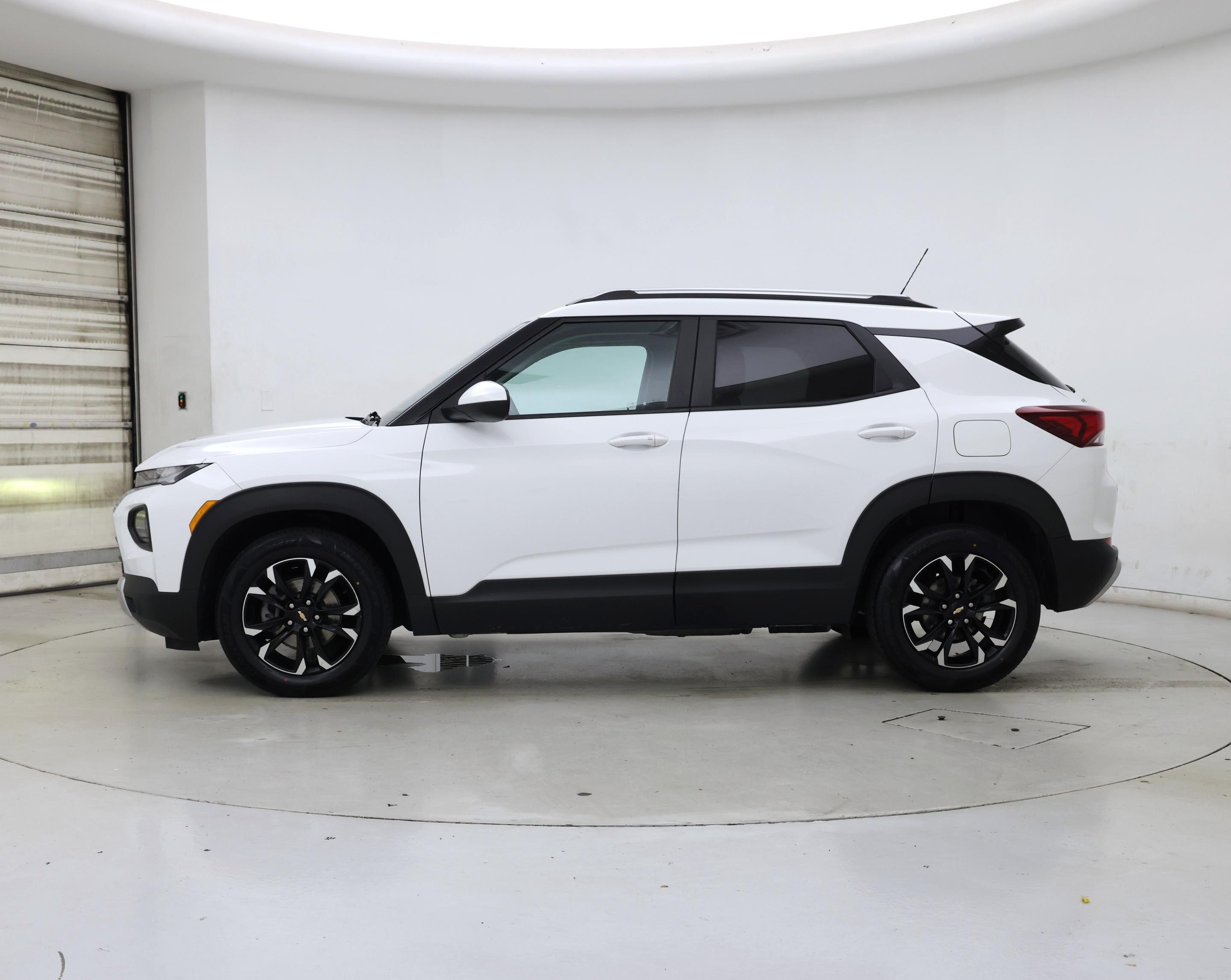 Thumbnail: 2022 Chevrolet TrailBlazer - 3