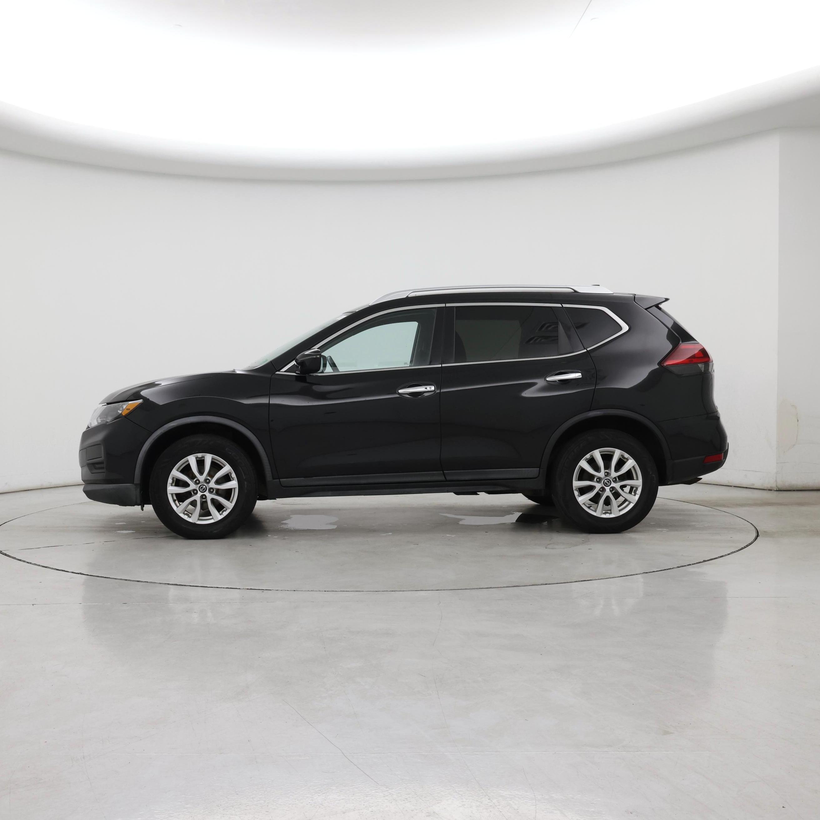 Thumbnail: 2017 Nissan Rogue - 3