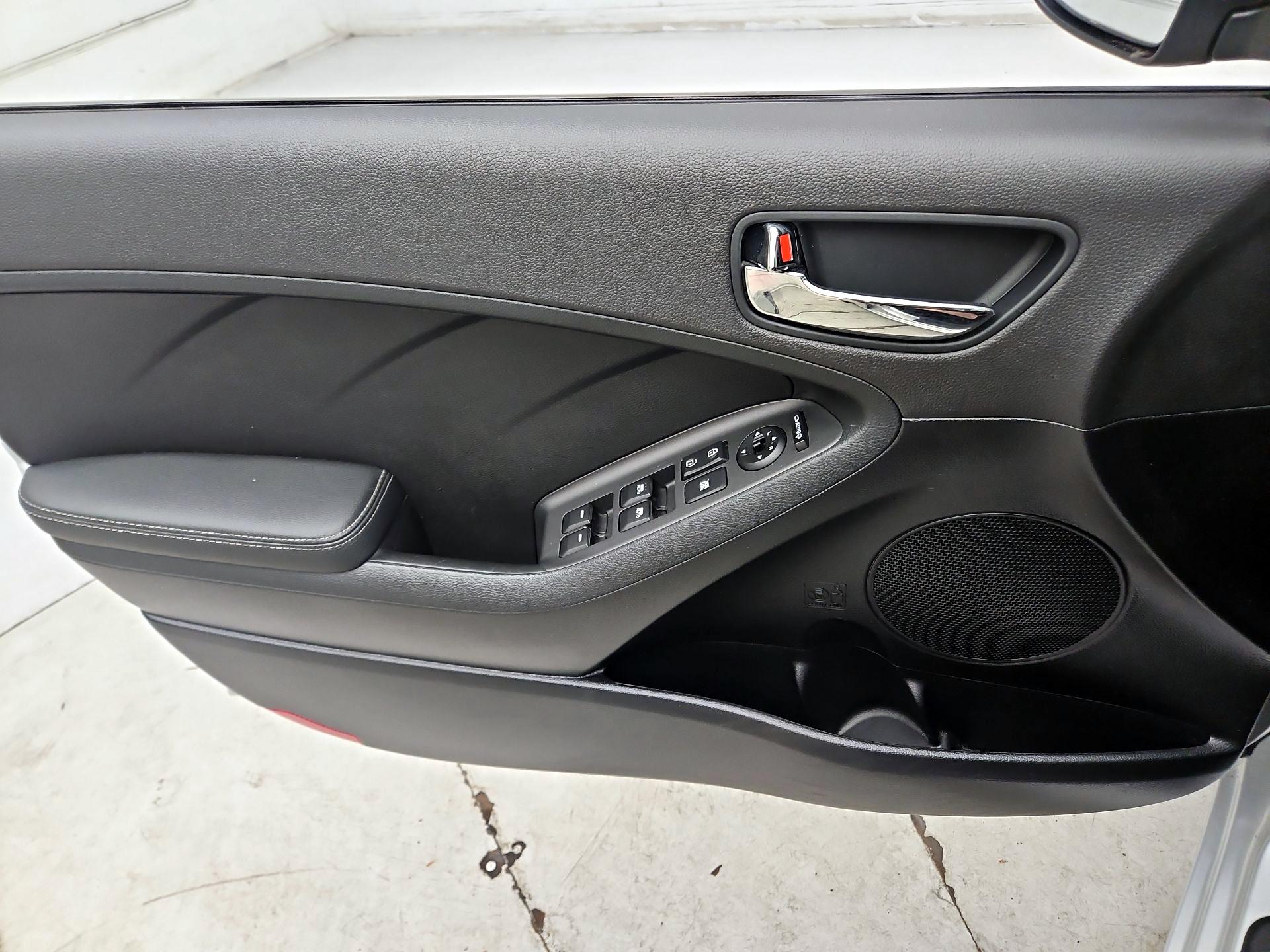 Thumbnail: 2016 Kia Forte - 12