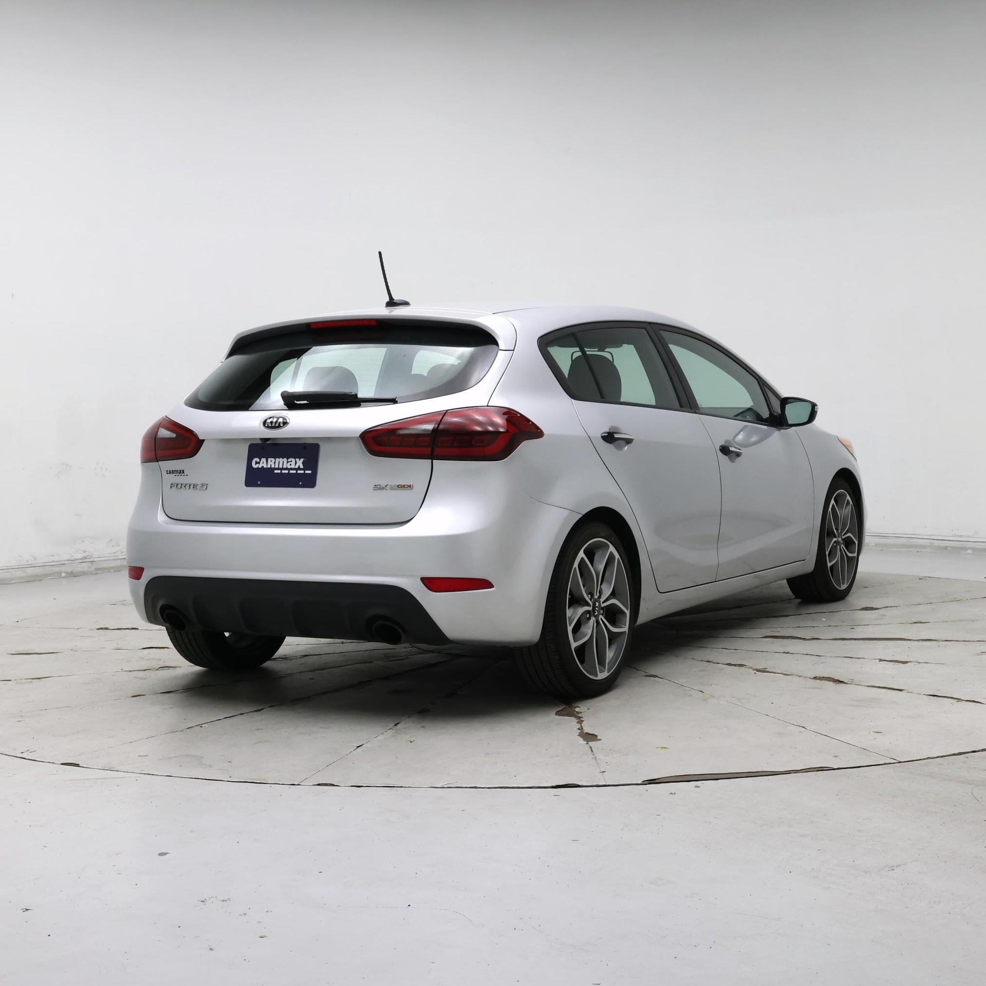 Thumbnail: 2016 Kia Forte - 8