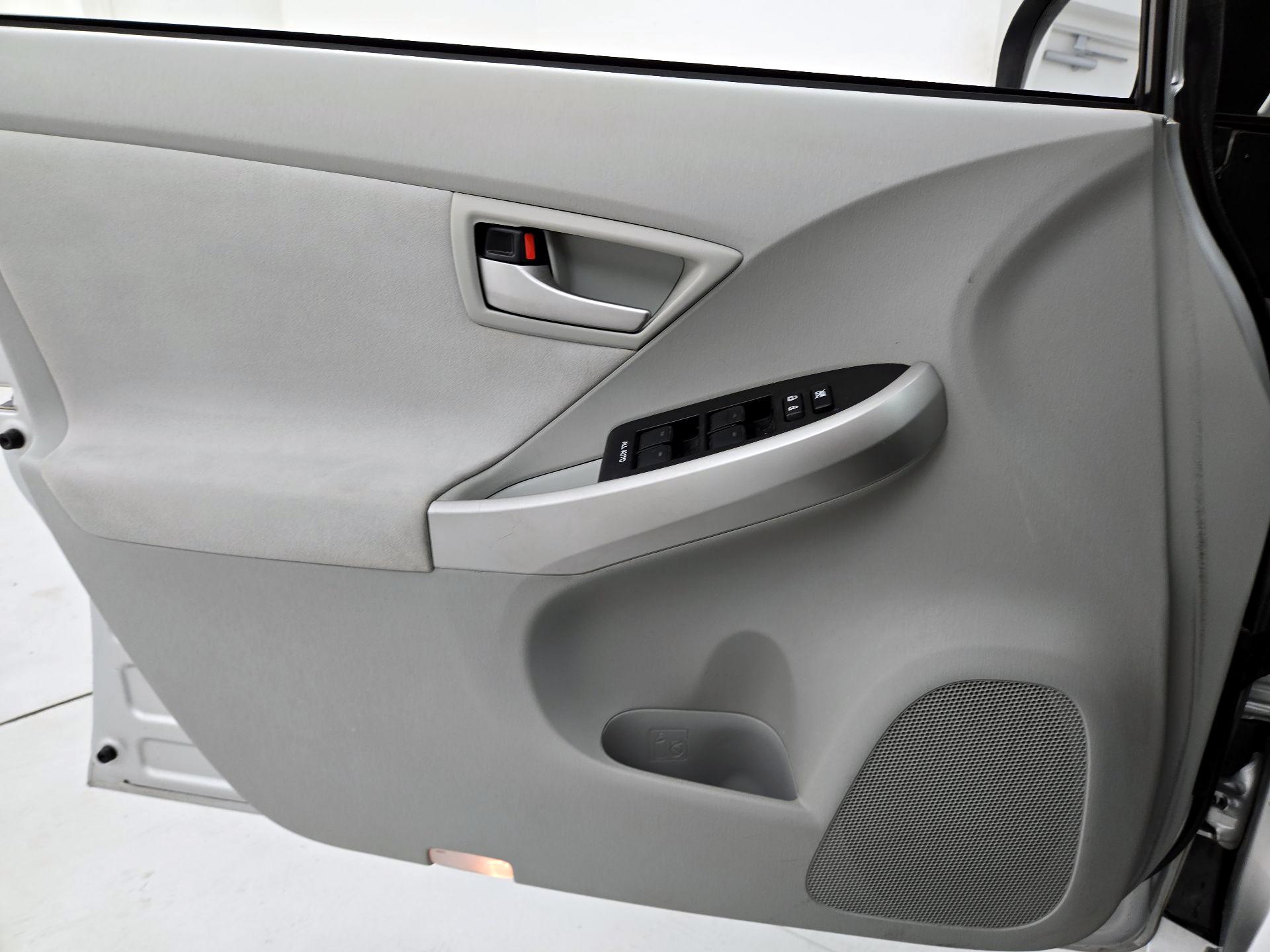Thumbnail: 2014 Toyota Prius - 10