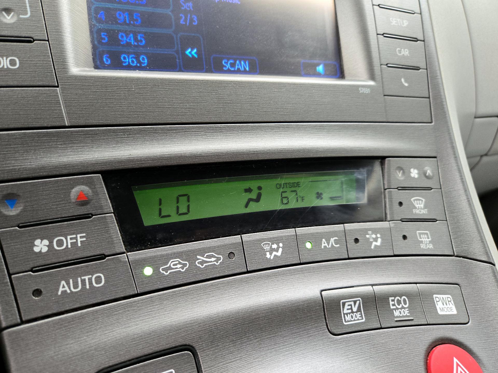 Thumbnail: 2014 Toyota Prius - 13