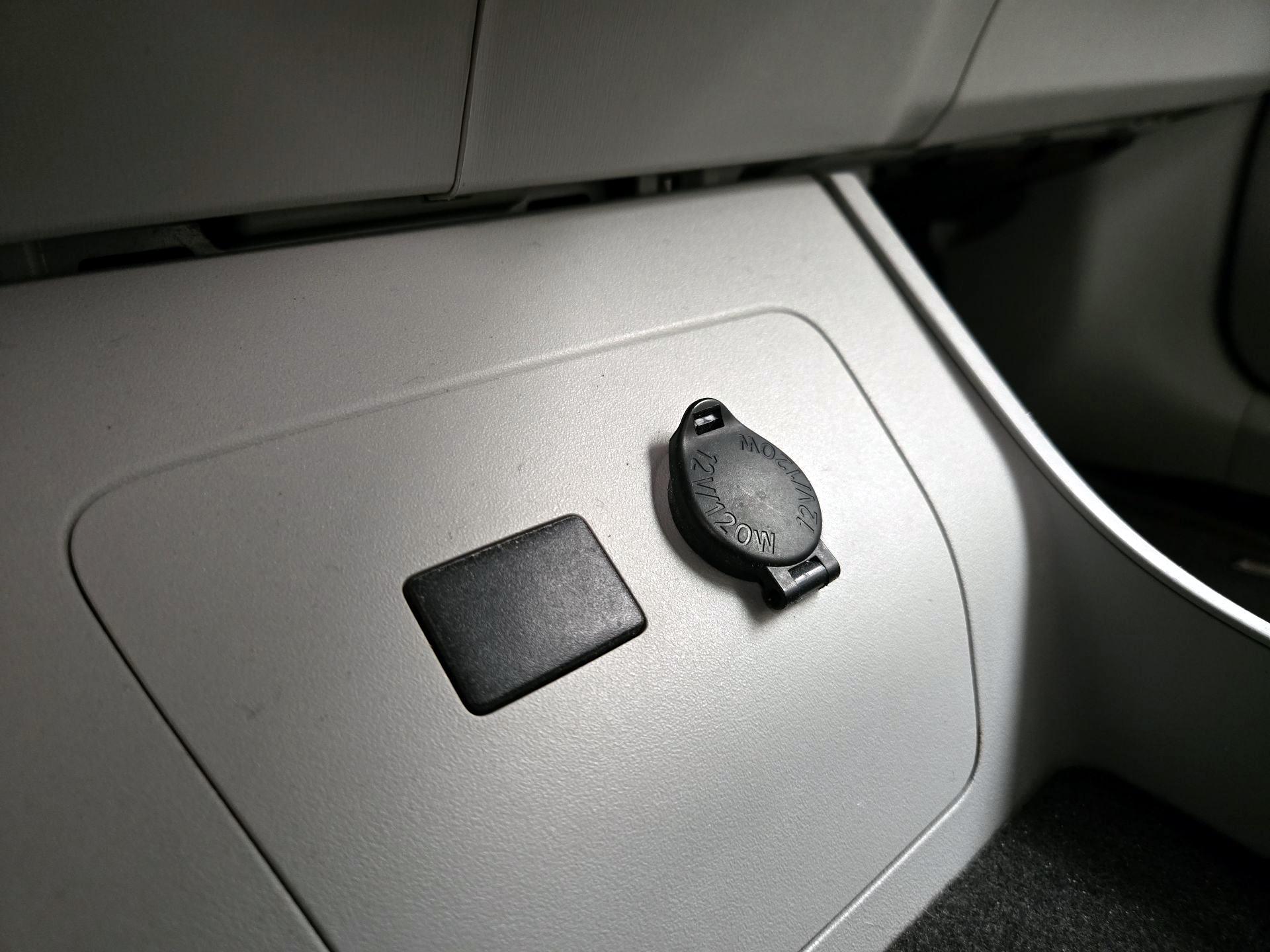 Thumbnail: 2014 Toyota Prius - 15