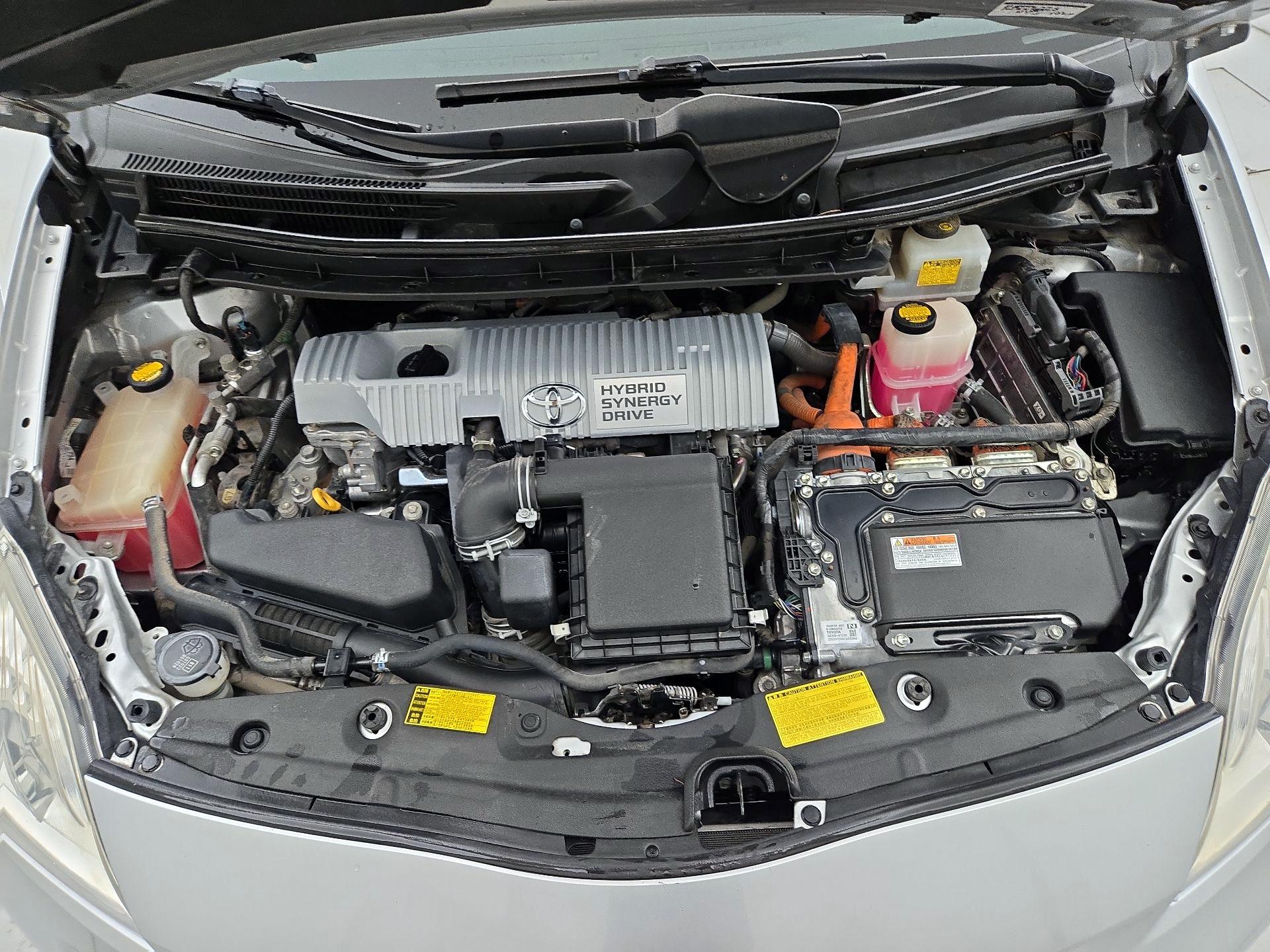Thumbnail: 2014 Toyota Prius - 18