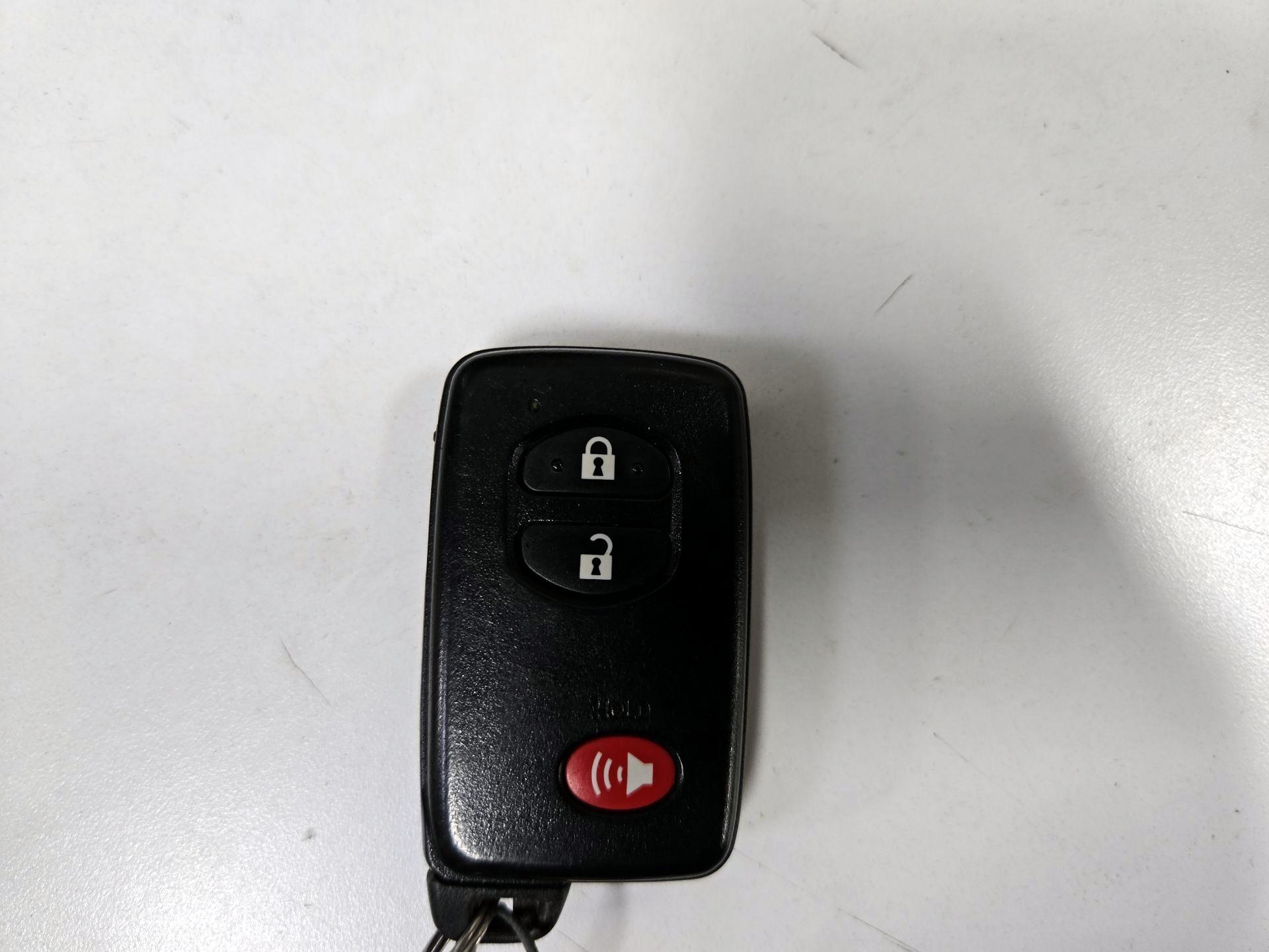 Thumbnail: 2014 Toyota Prius - 19