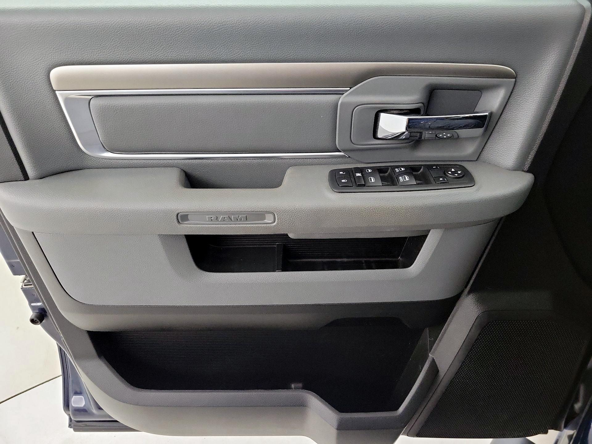 Thumbnail: 2020 RAM 1500 Classic - 12