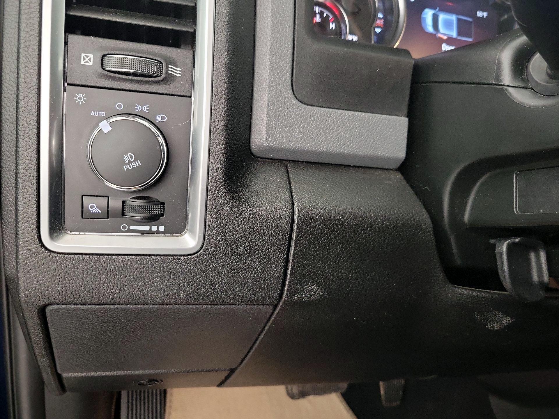 Thumbnail: 2020 RAM 1500 Classic - 13