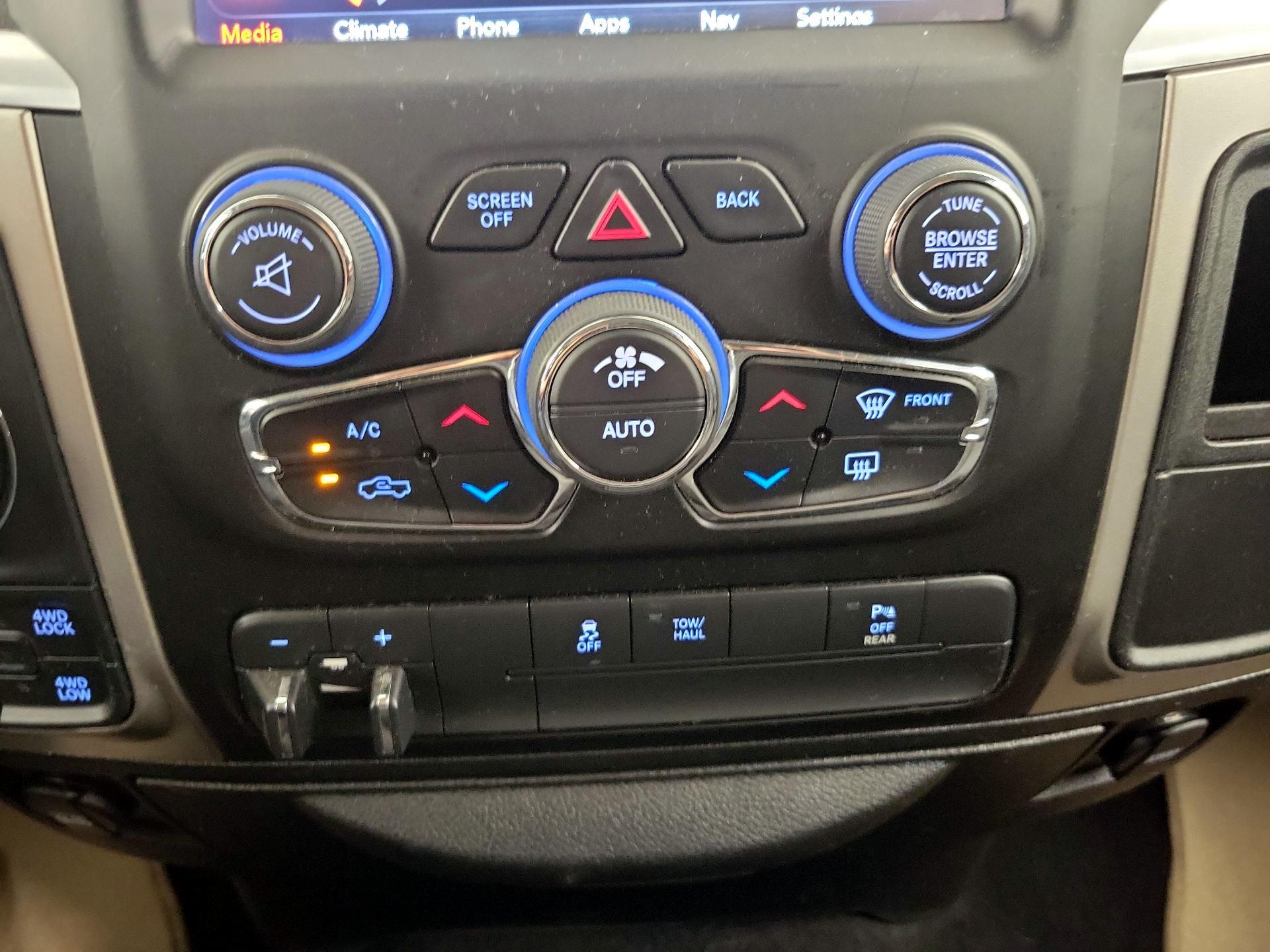 Thumbnail: 2020 RAM 1500 Classic - 17
