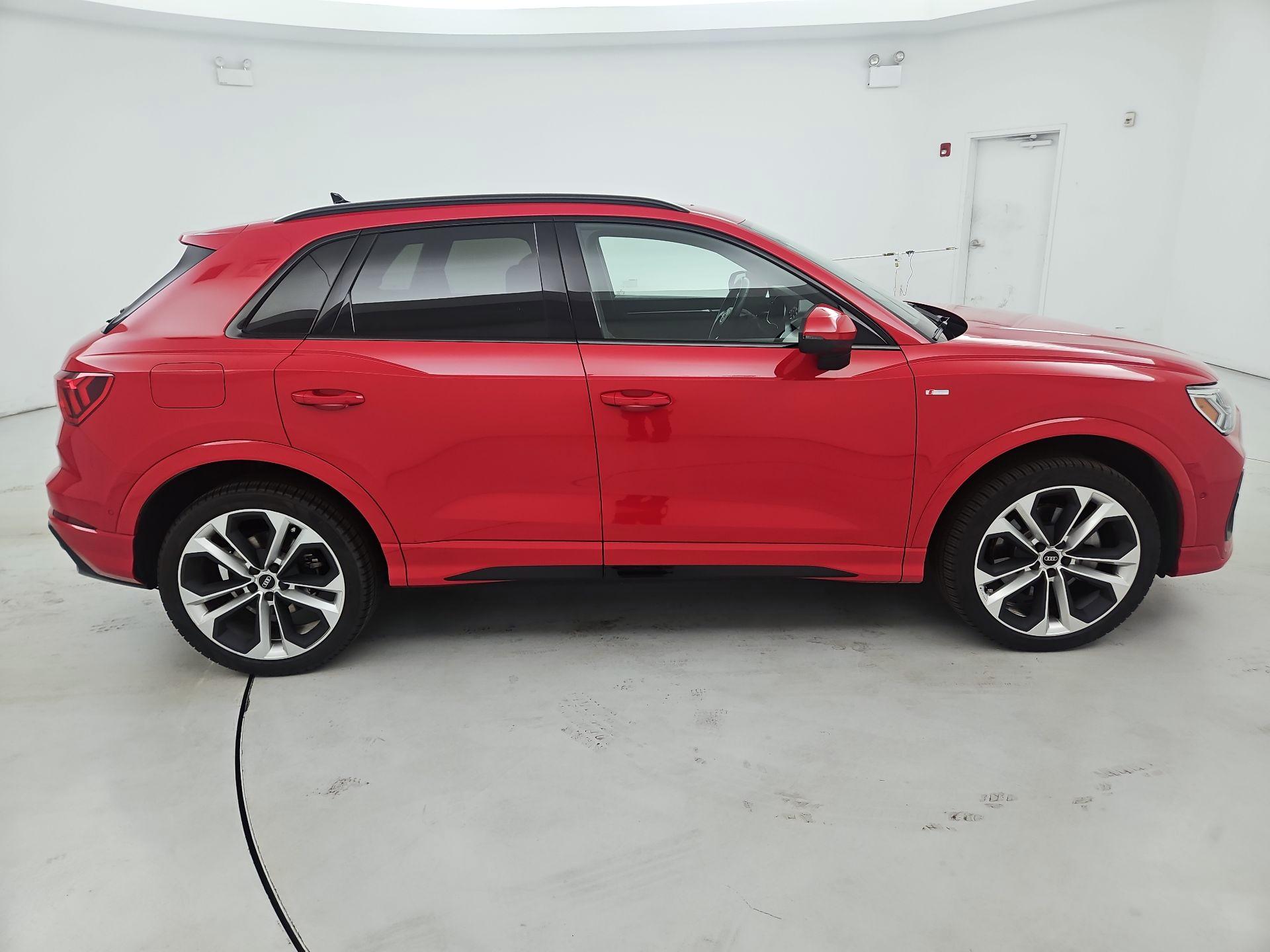 Thumbnail: 2021 Audi Q3 - 4