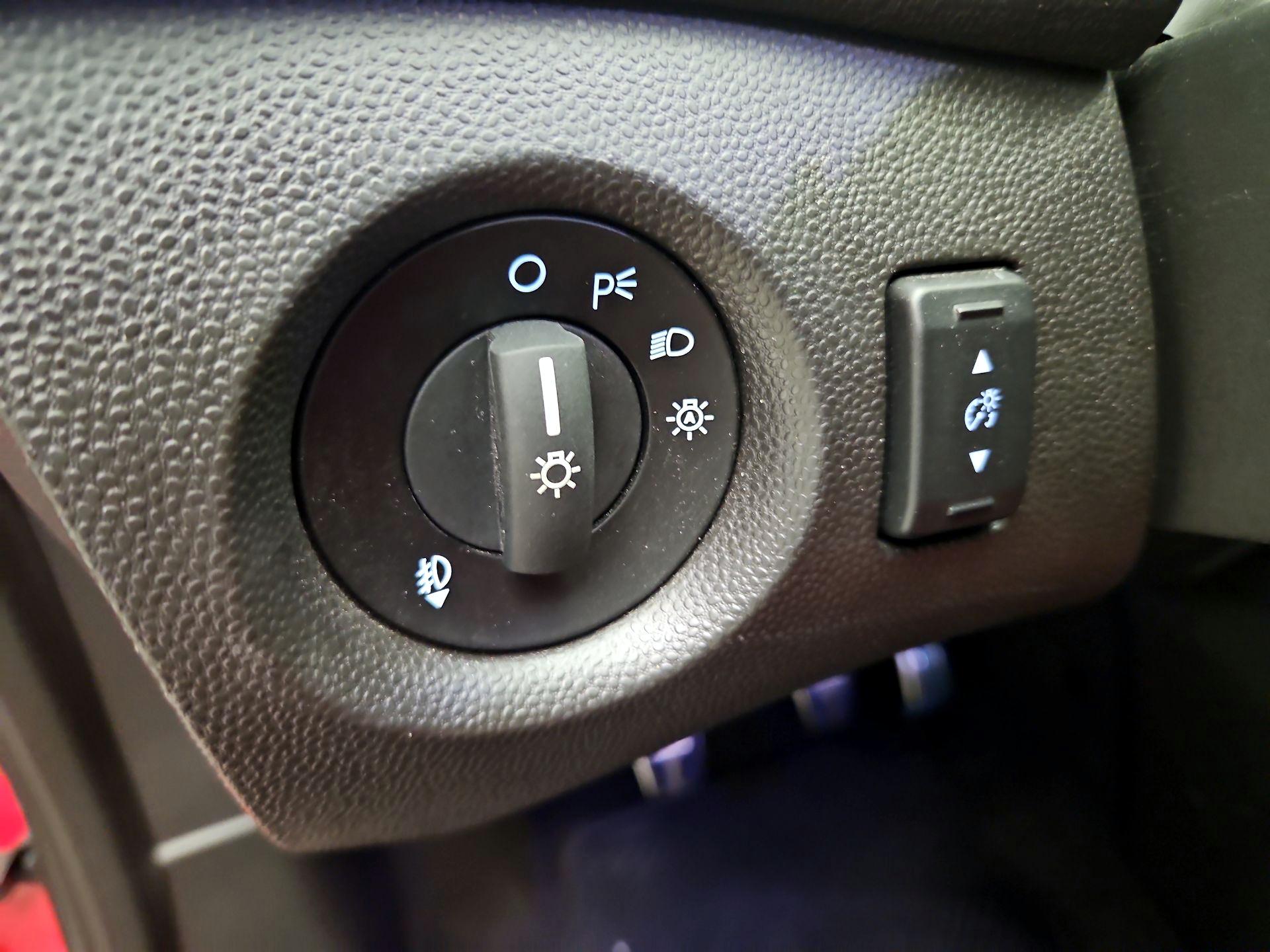 Thumbnail: 2014 Ford Fiesta - 13