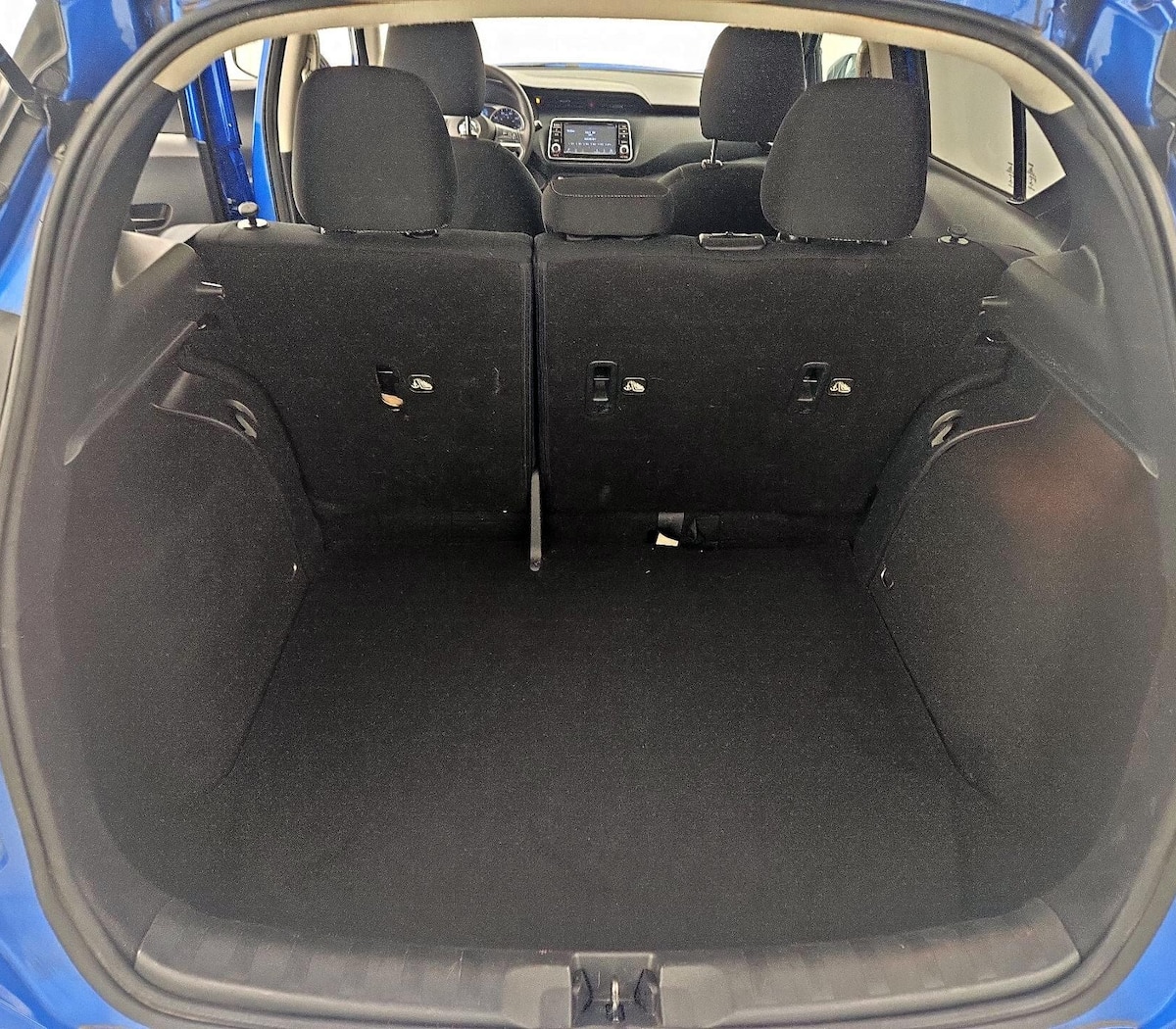 Trunk/Cargo (Seats Up)