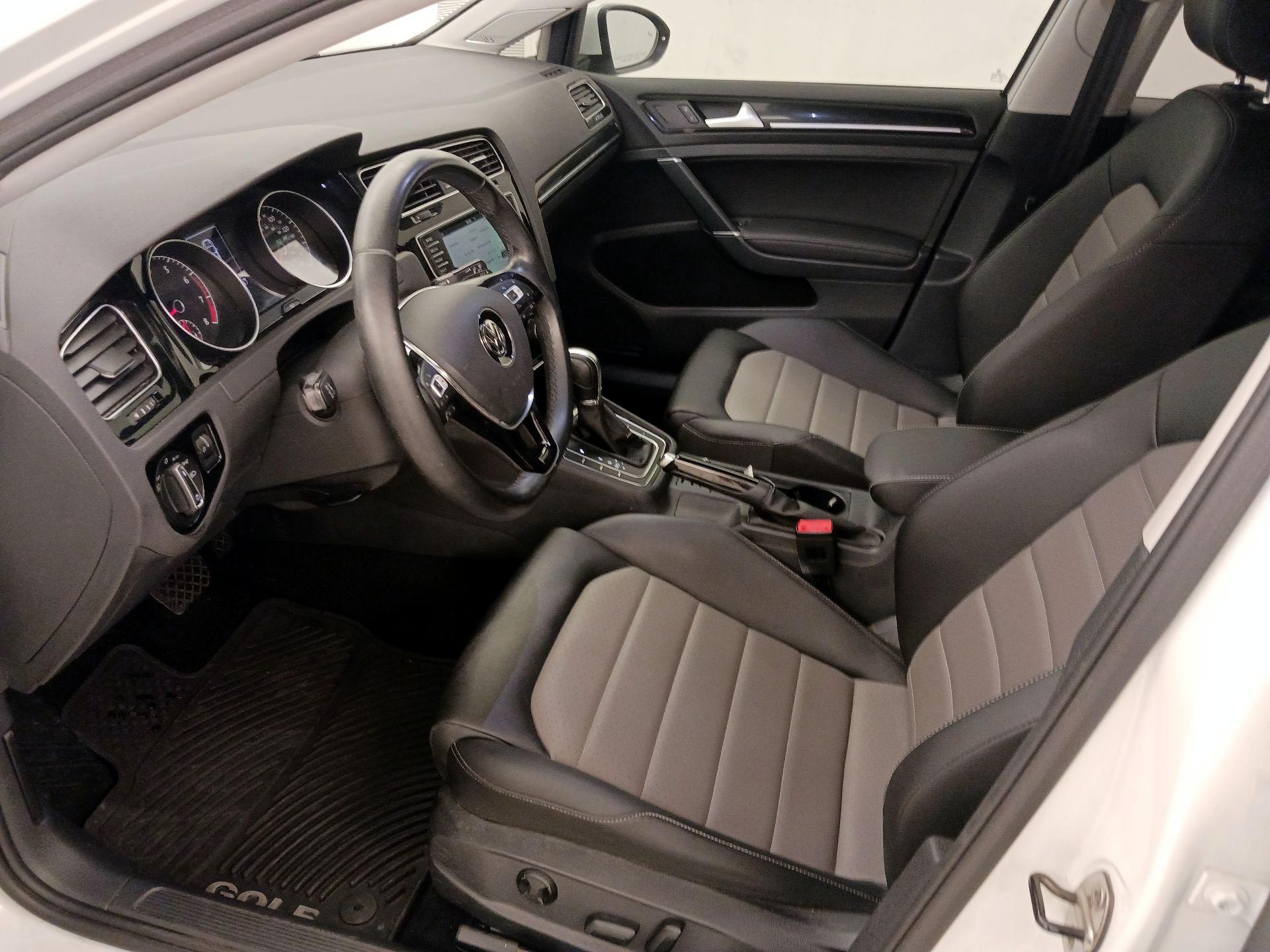 Thumbnail: 2017 Volkswagen Golf - 11