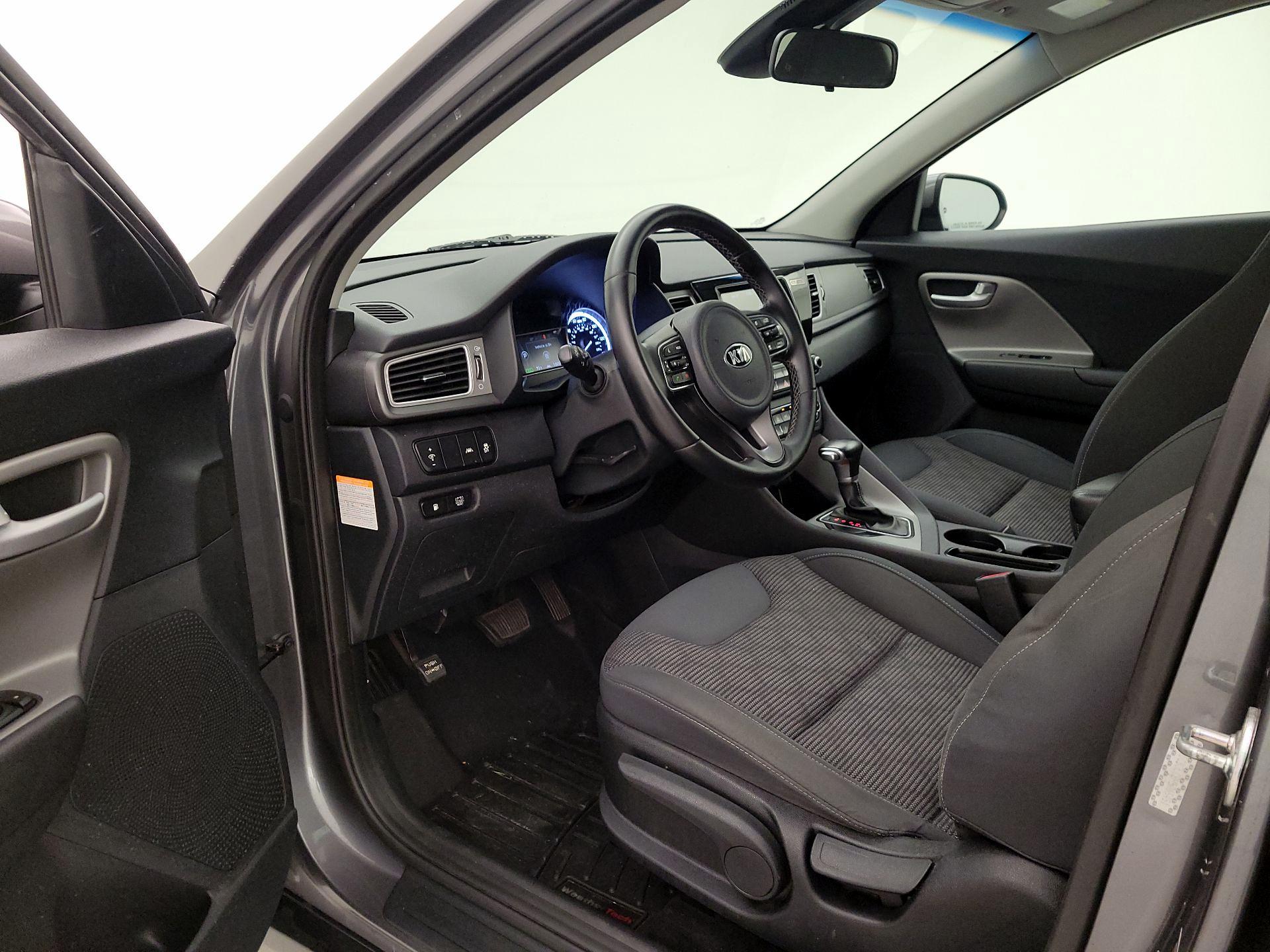 Thumbnail: 2017 Kia Niro - 11