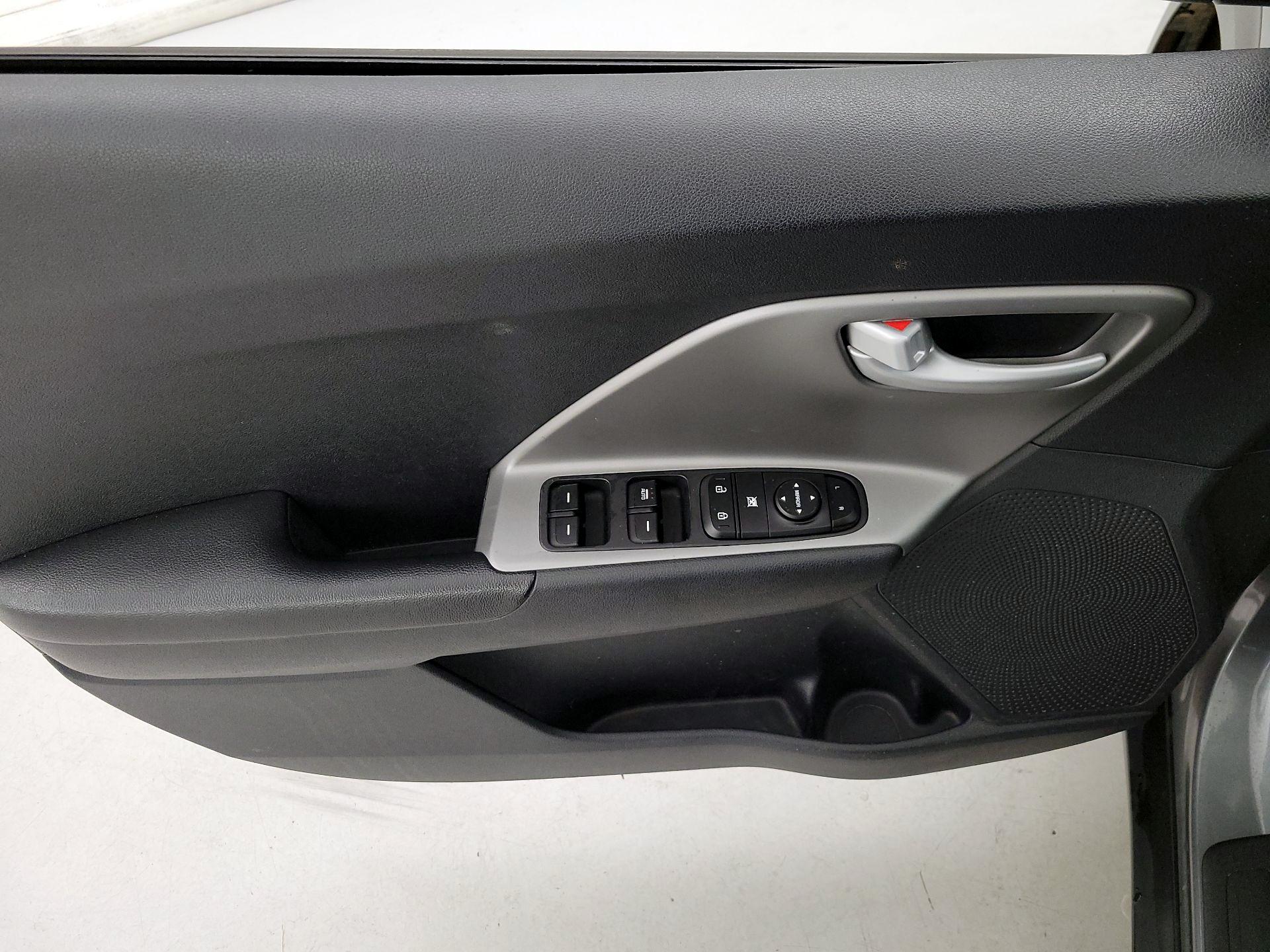 Thumbnail: 2017 Kia Niro - 12