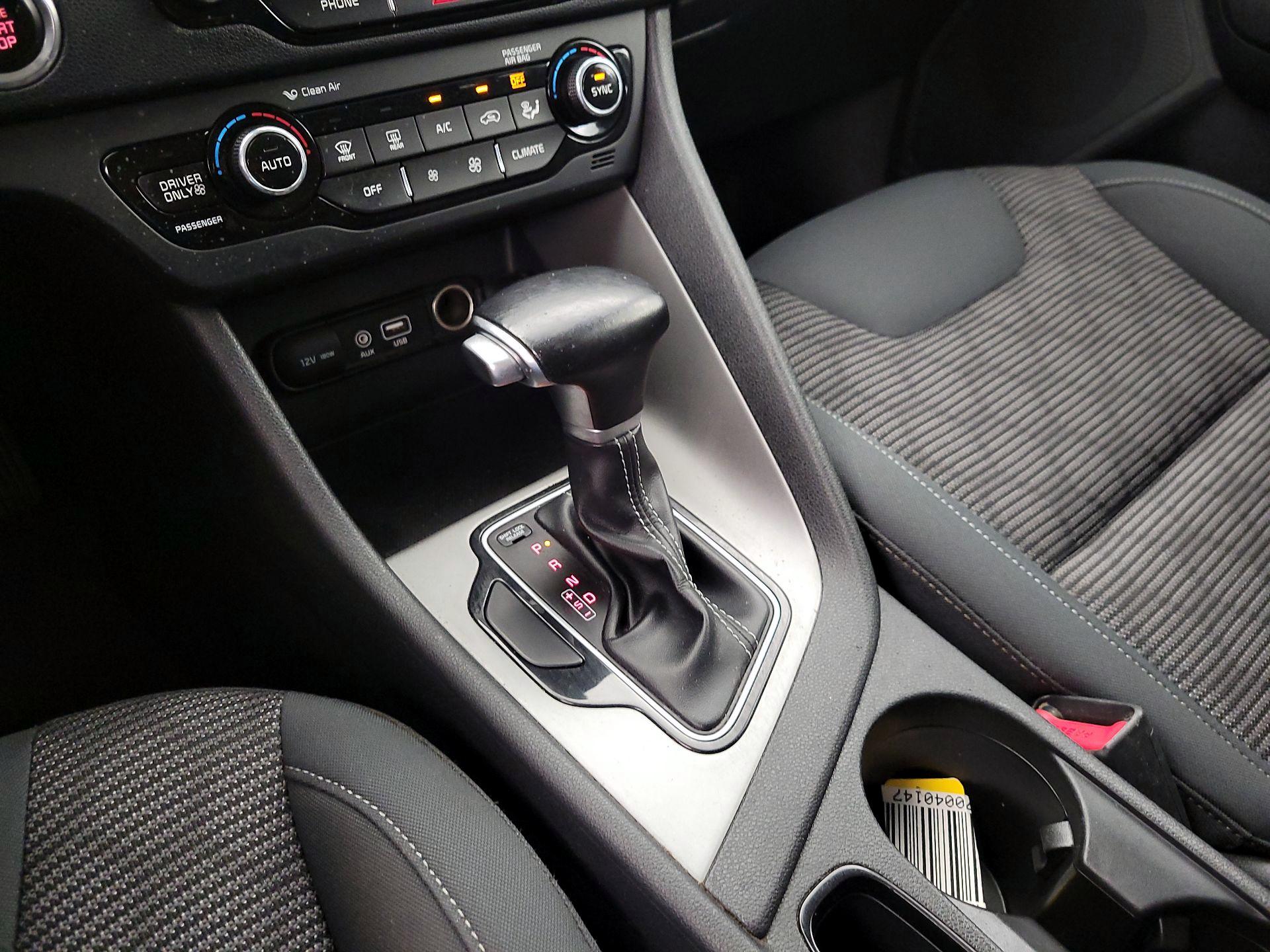 Thumbnail: 2017 Kia Niro - 17