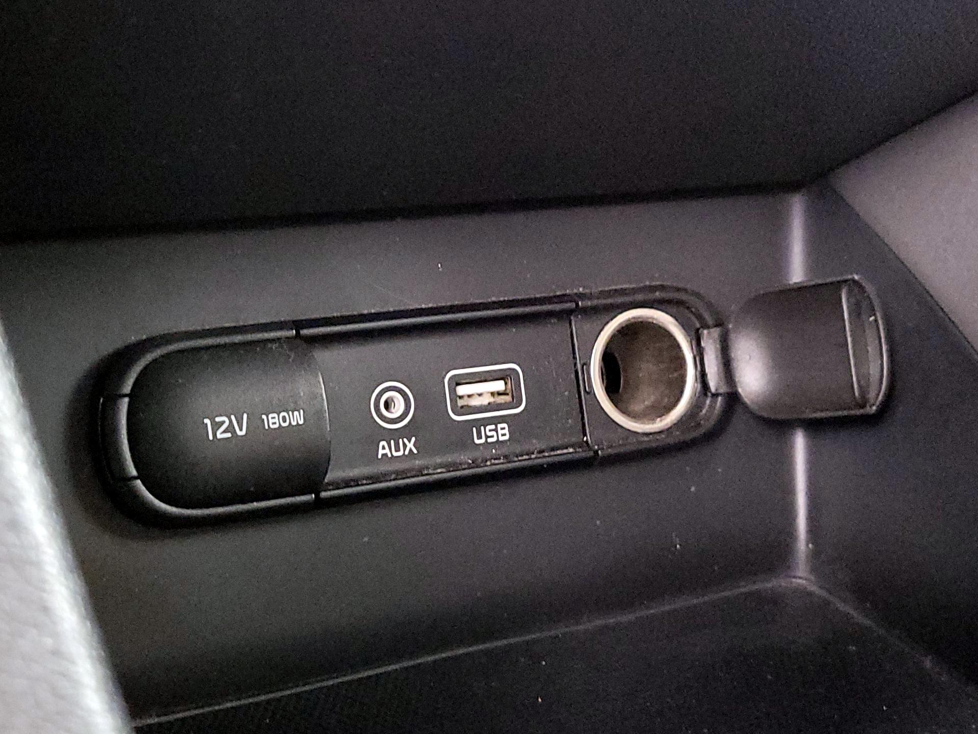 Thumbnail: 2017 Kia Niro - 18