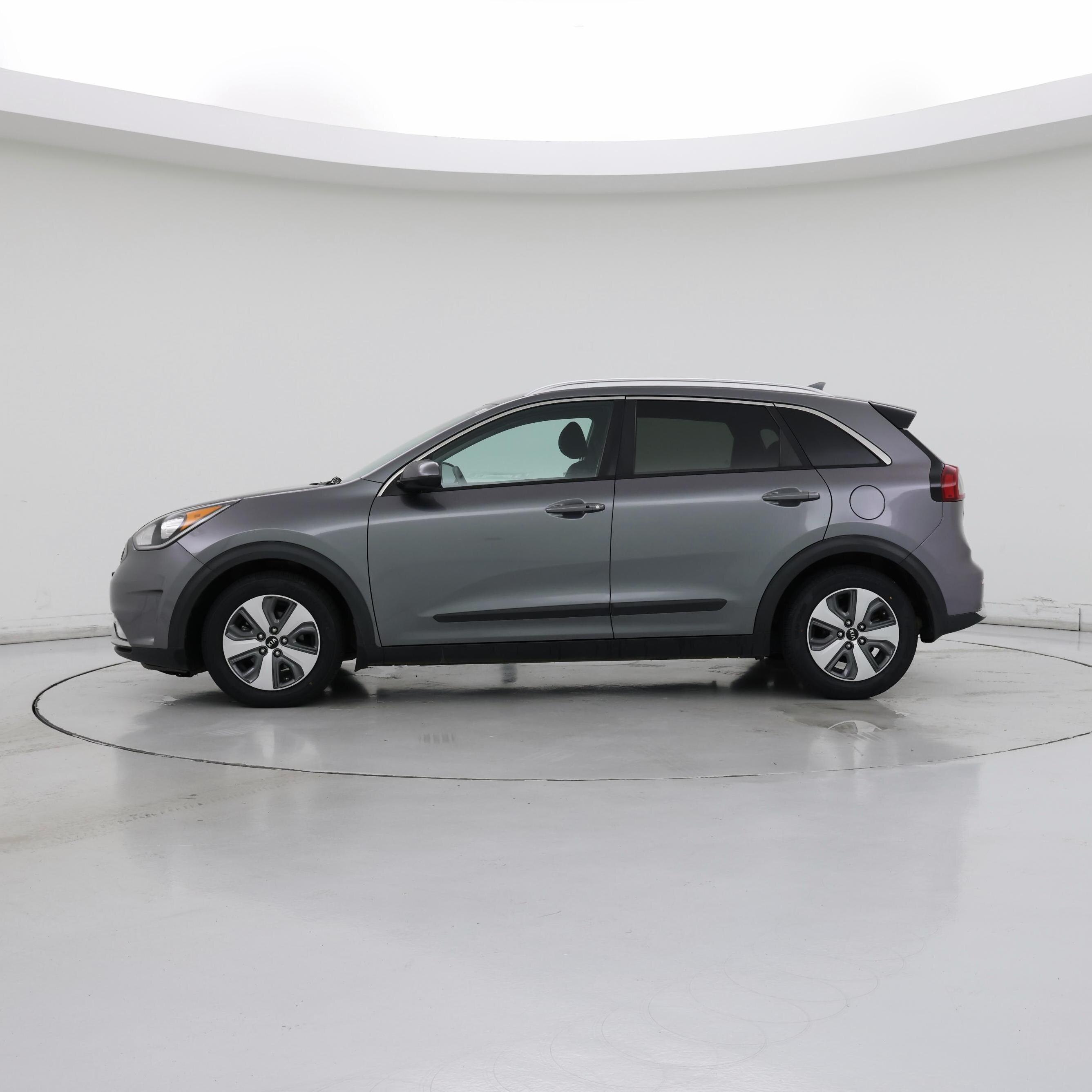 Thumbnail: 2017 Kia Niro - 3