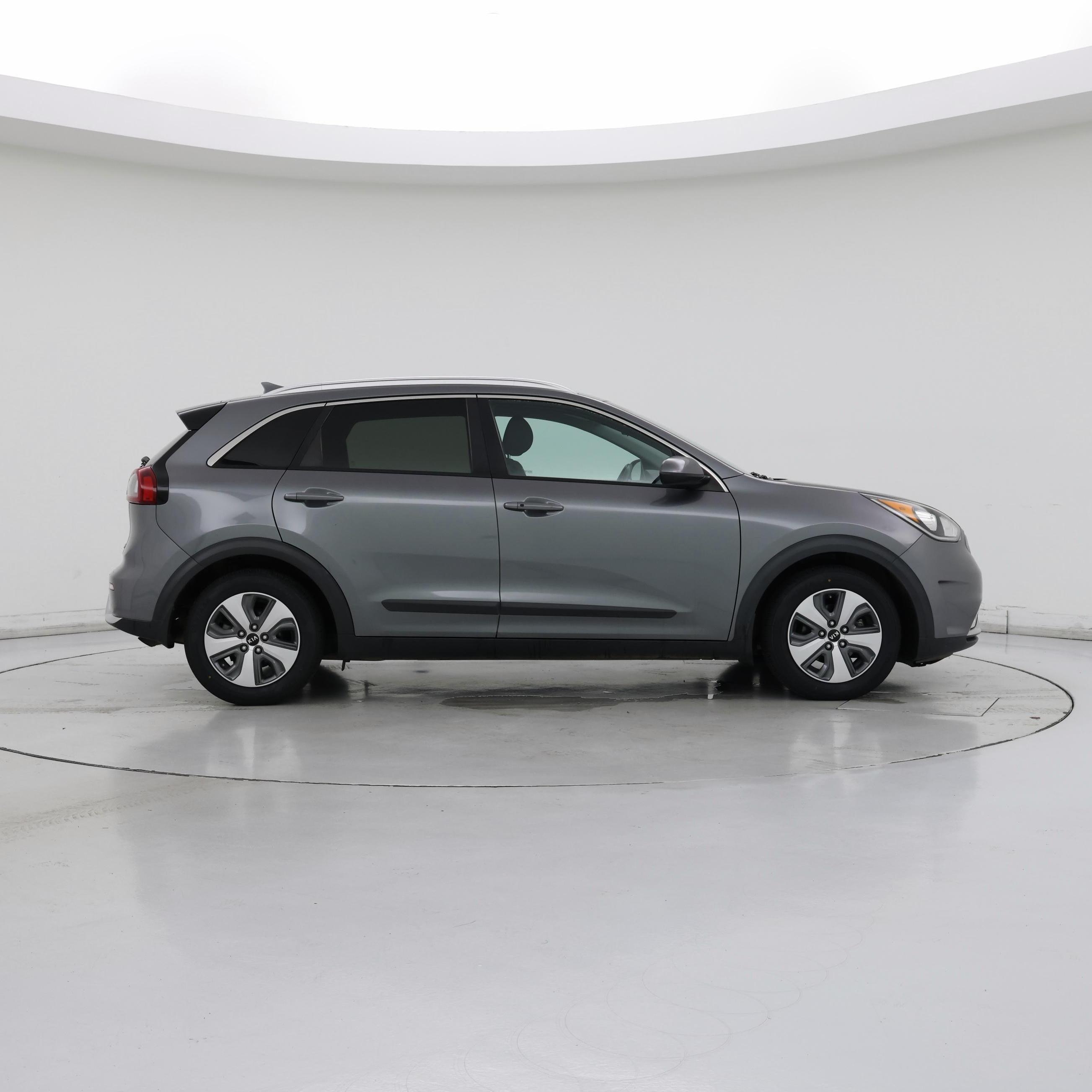 Thumbnail: 2017 Kia Niro - 7