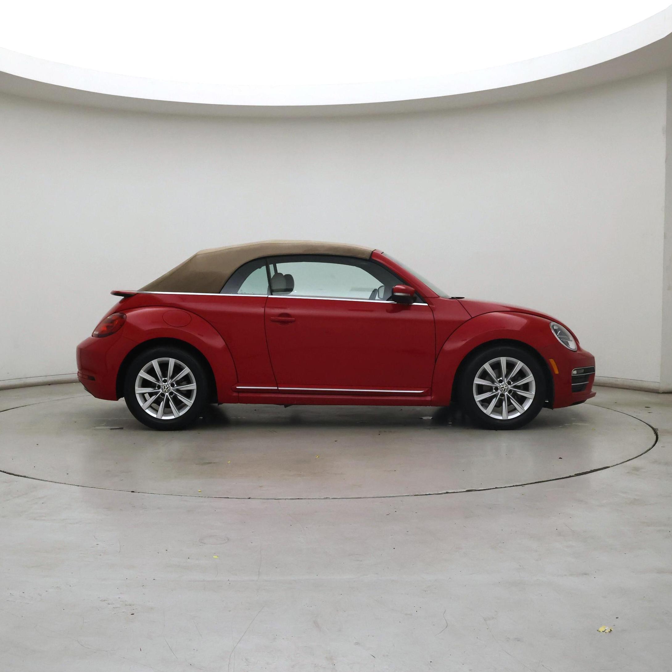 Thumbnail: 2017 Volkswagen Beetle - 7