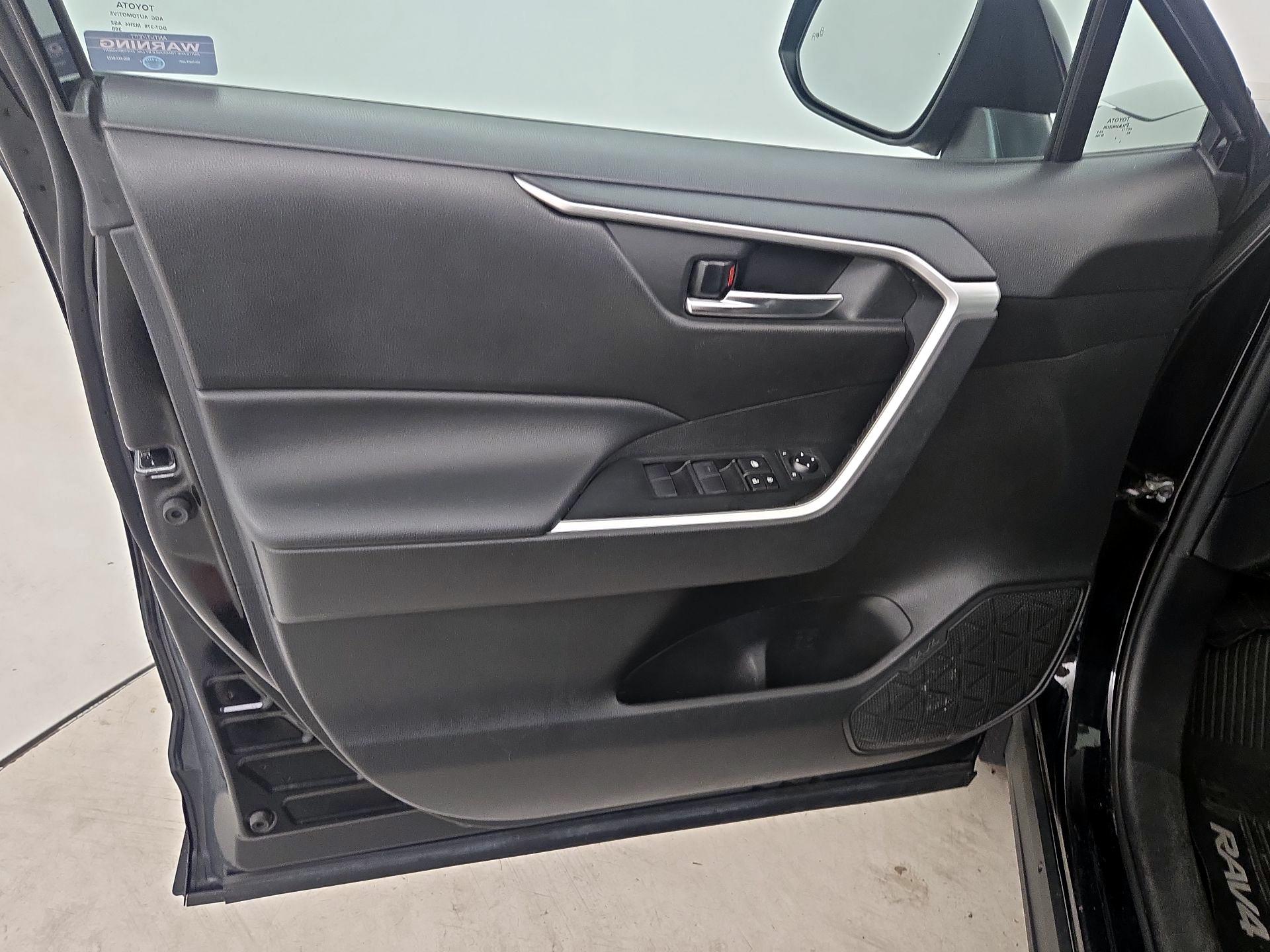 Thumbnail: 2021 Toyota RAV4 - 12