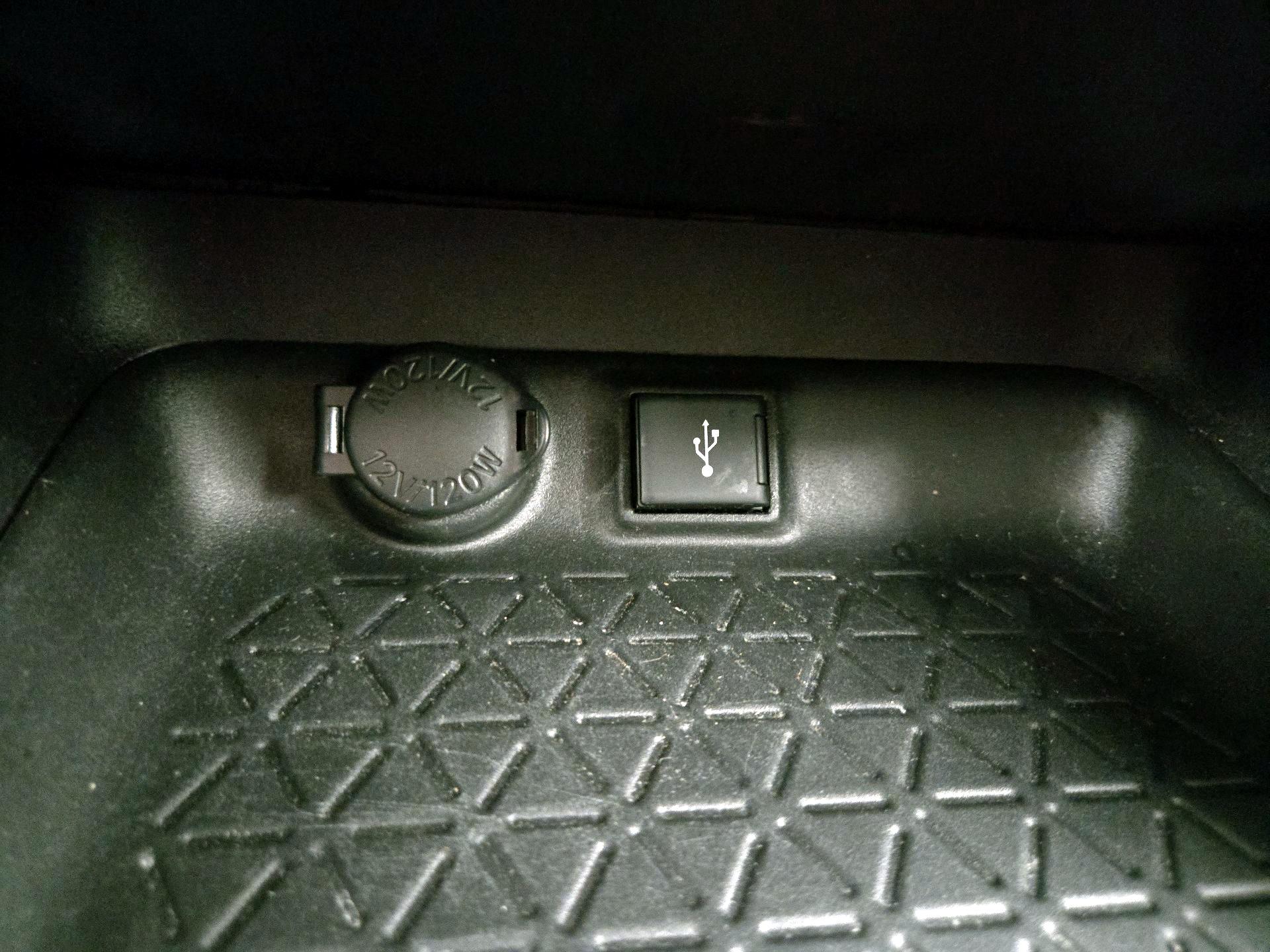Thumbnail: 2021 Toyota RAV4 - 18