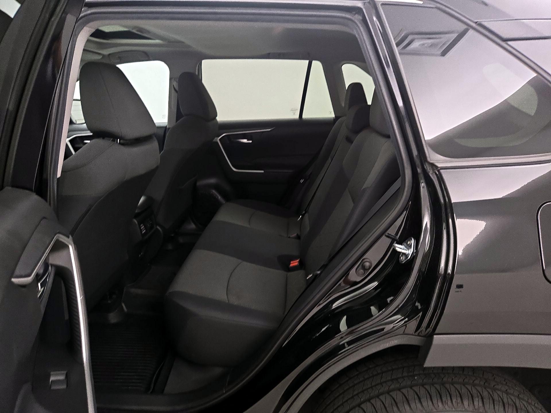 Thumbnail: 2021 Toyota RAV4 - 20
