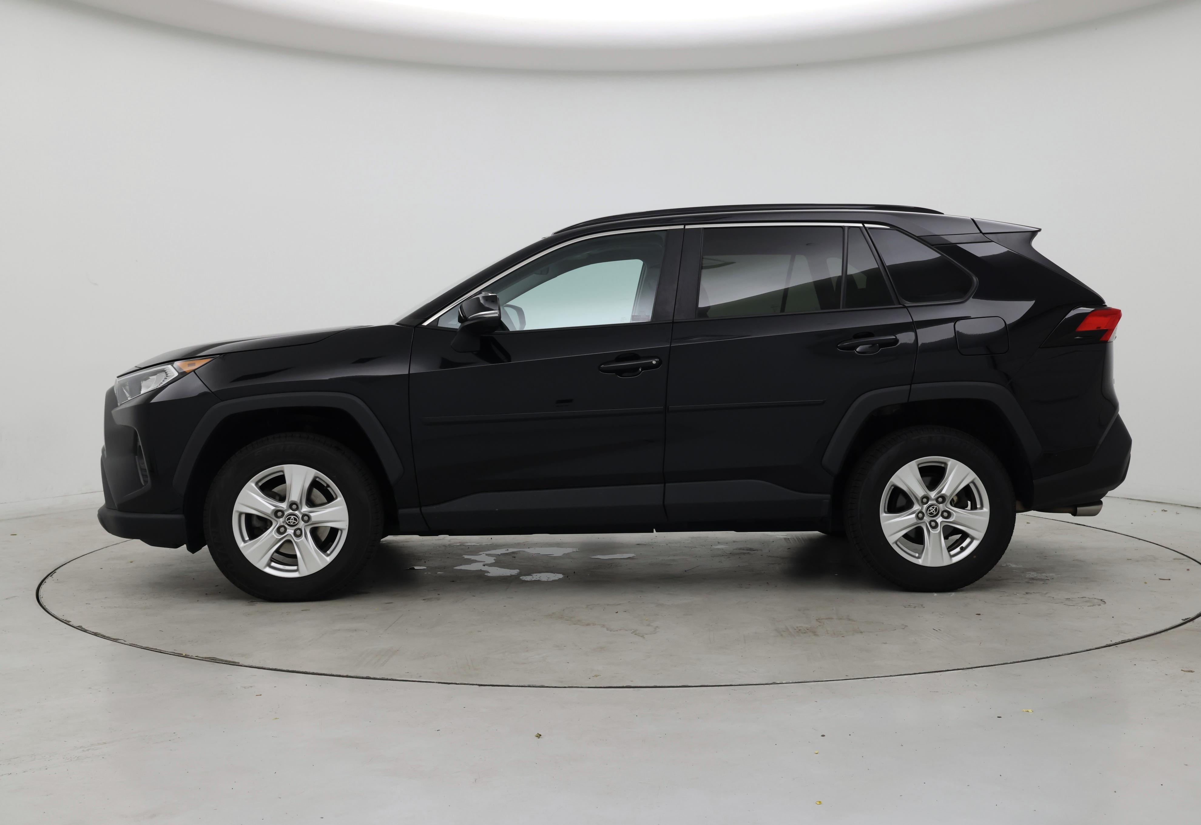 Thumbnail: 2021 Toyota RAV4 - 3
