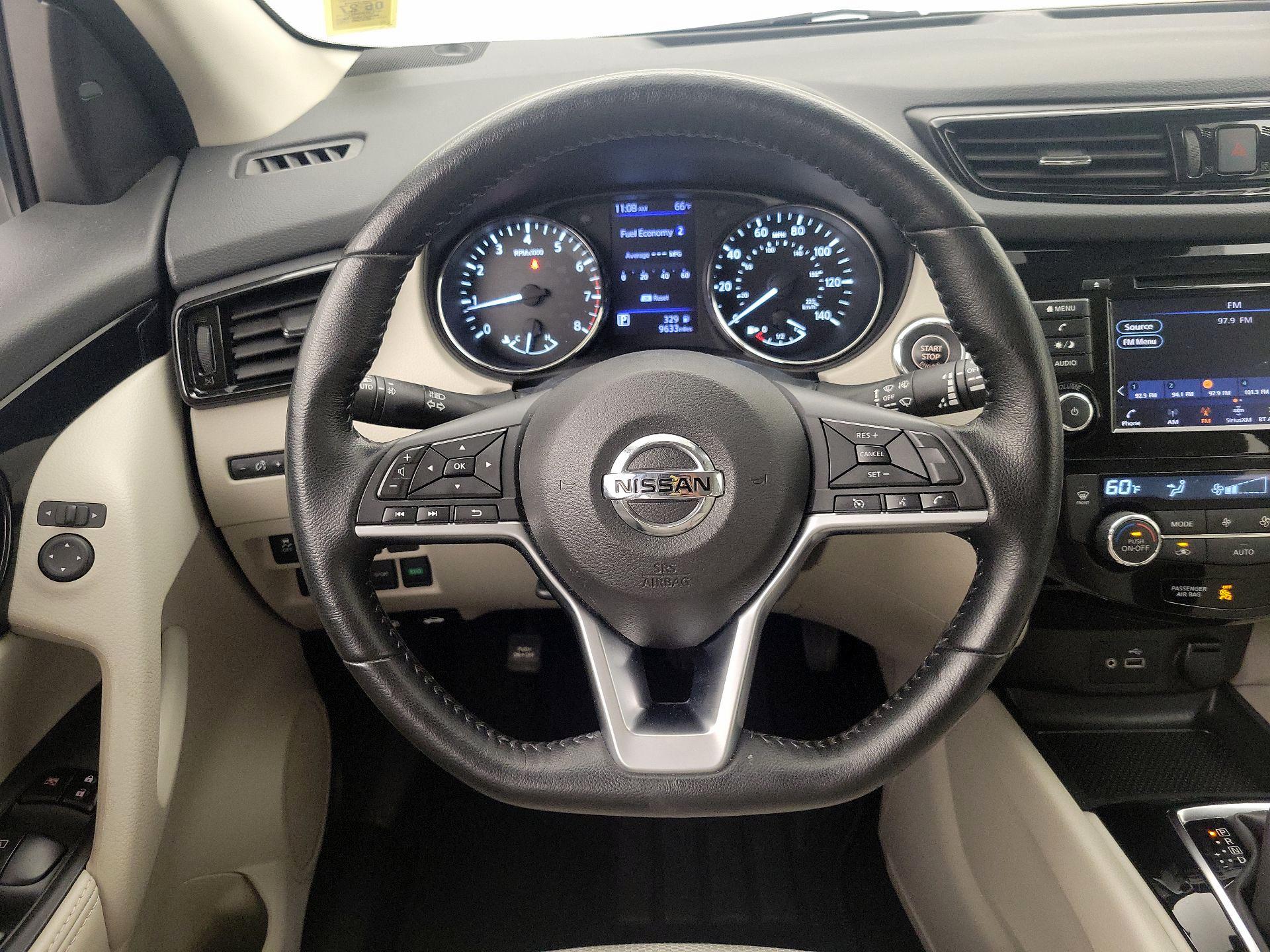 Thumbnail: 2021 Nissan Rogue Sport - 10