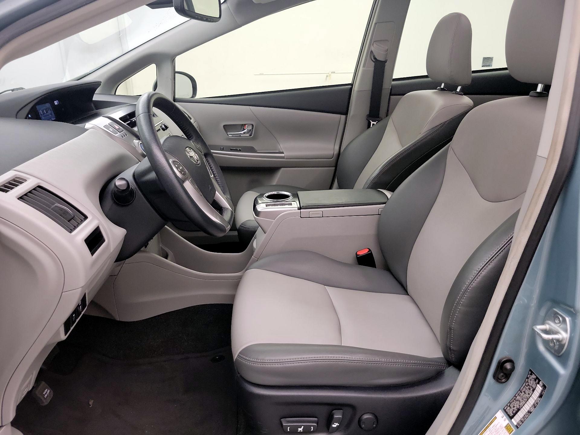 Thumbnail: 2015 Toyota Prius v - 11