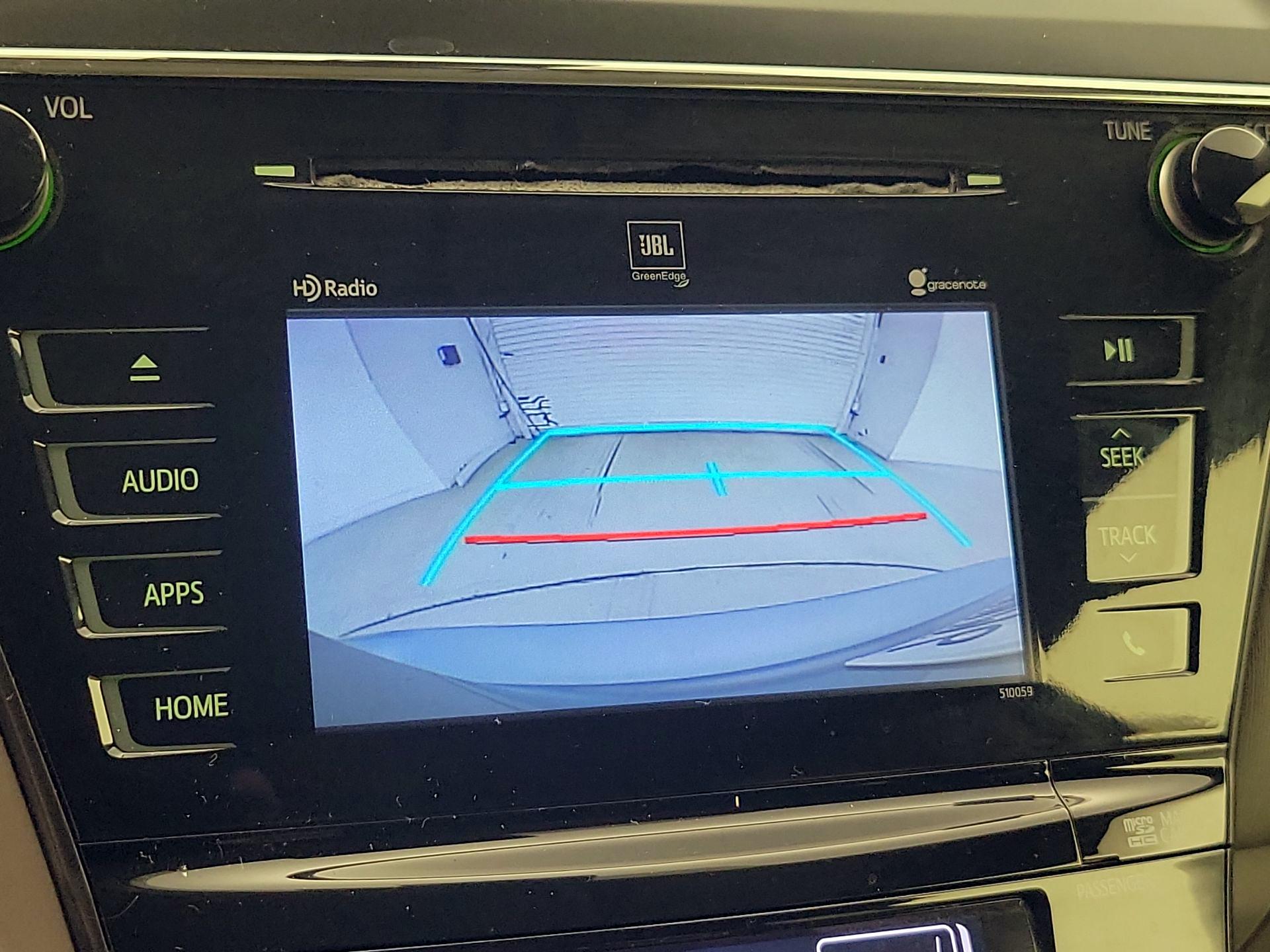 Thumbnail: 2015 Toyota Prius v - 14