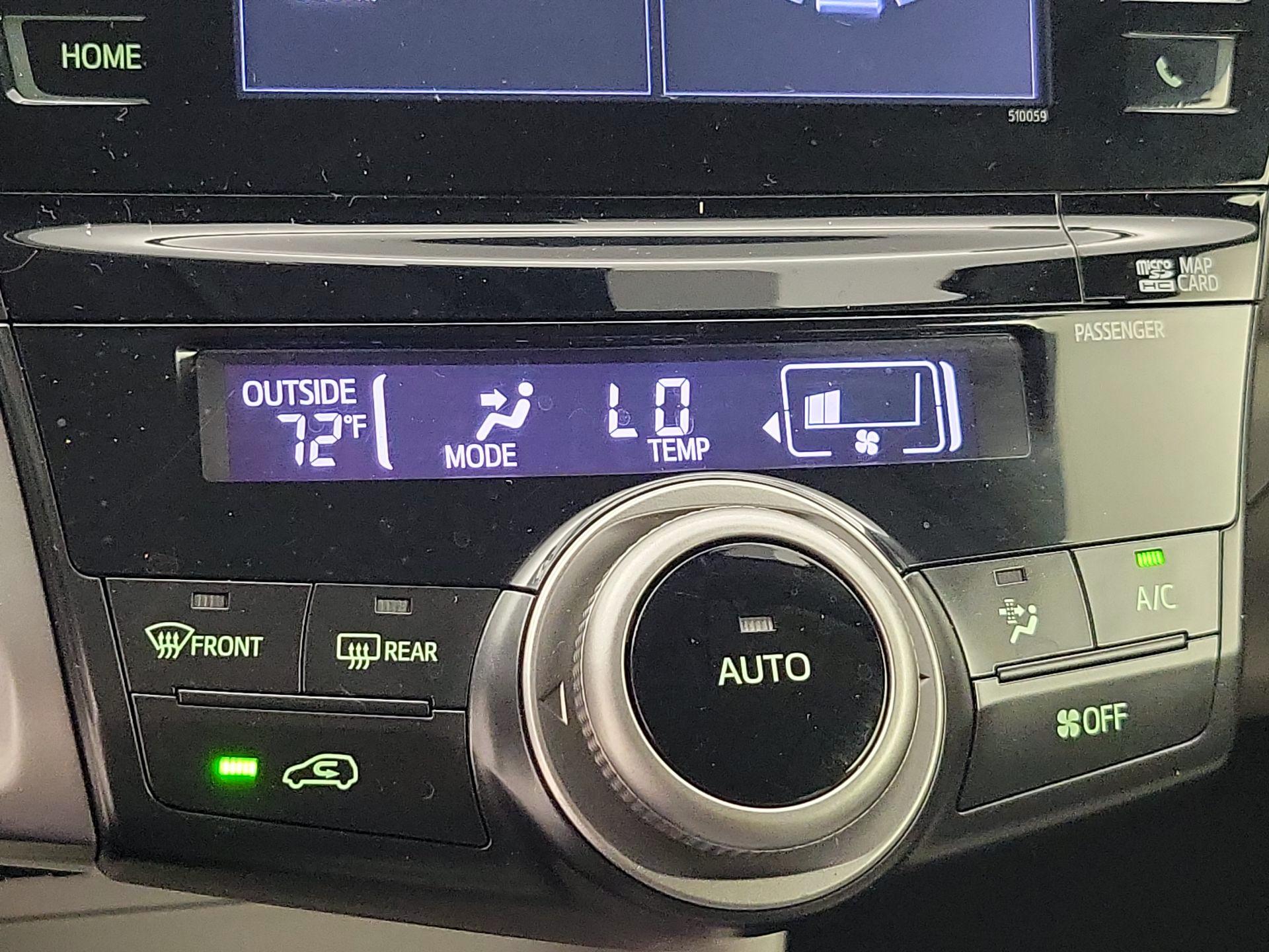 Thumbnail: 2015 Toyota Prius v - 16