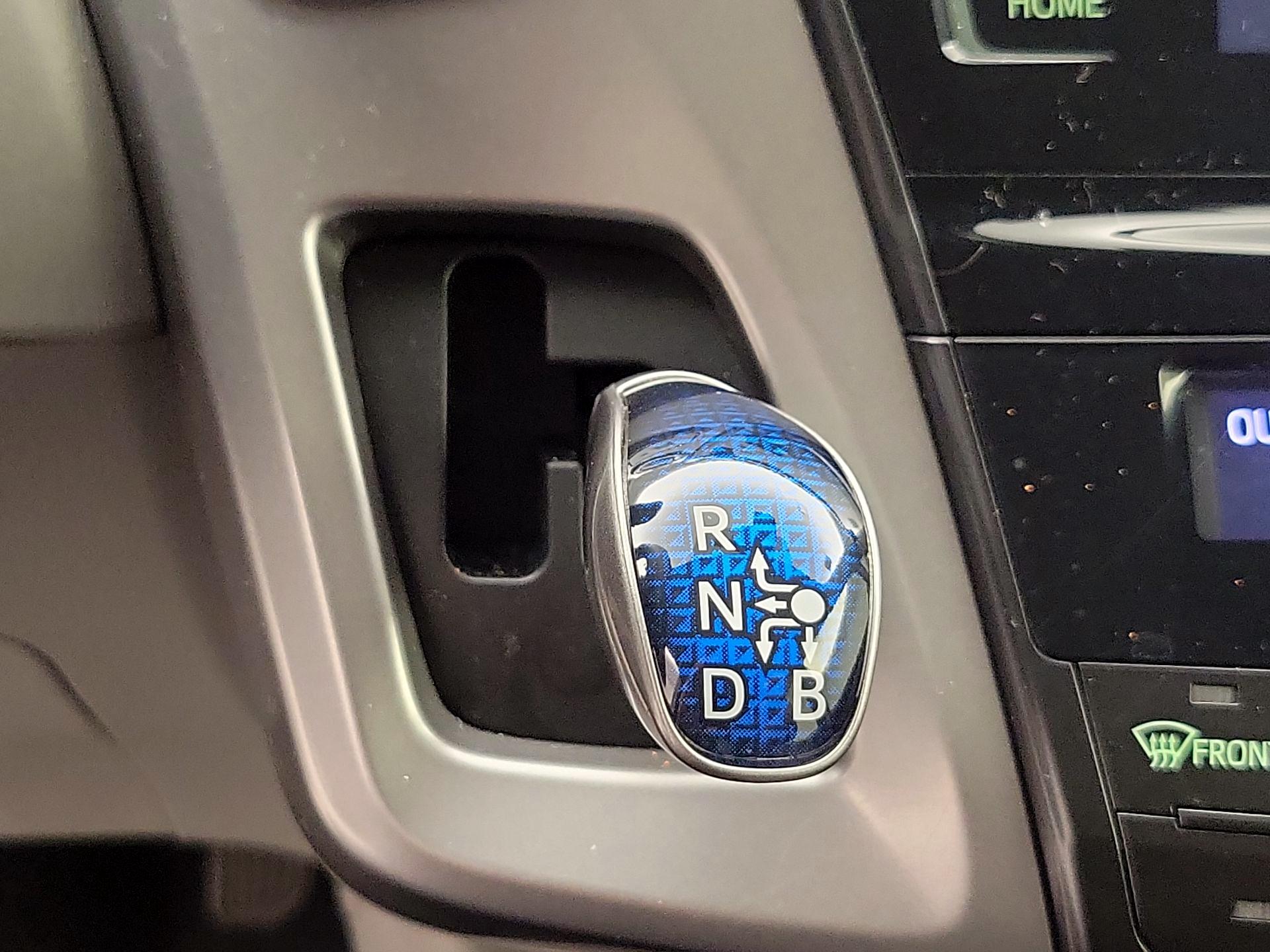 Thumbnail: 2015 Toyota Prius v - 17