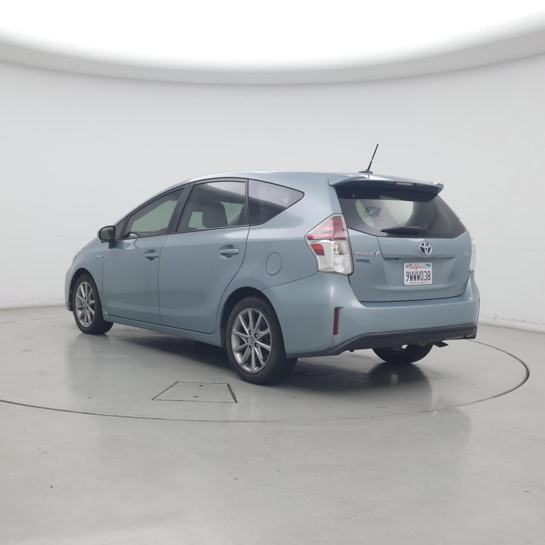 Thumbnail: 2015 Toyota Prius v - 2