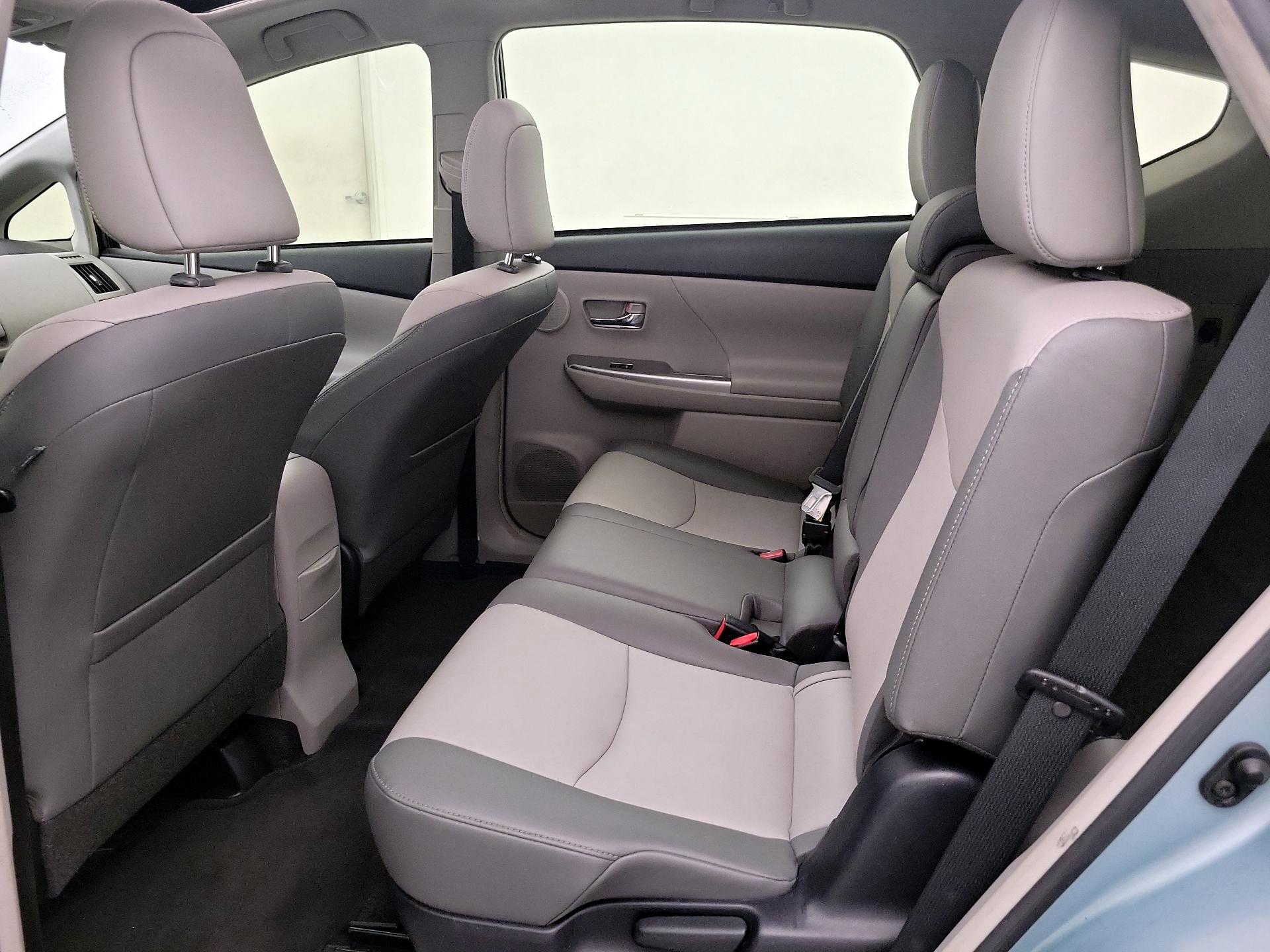 Thumbnail: 2015 Toyota Prius v - 20