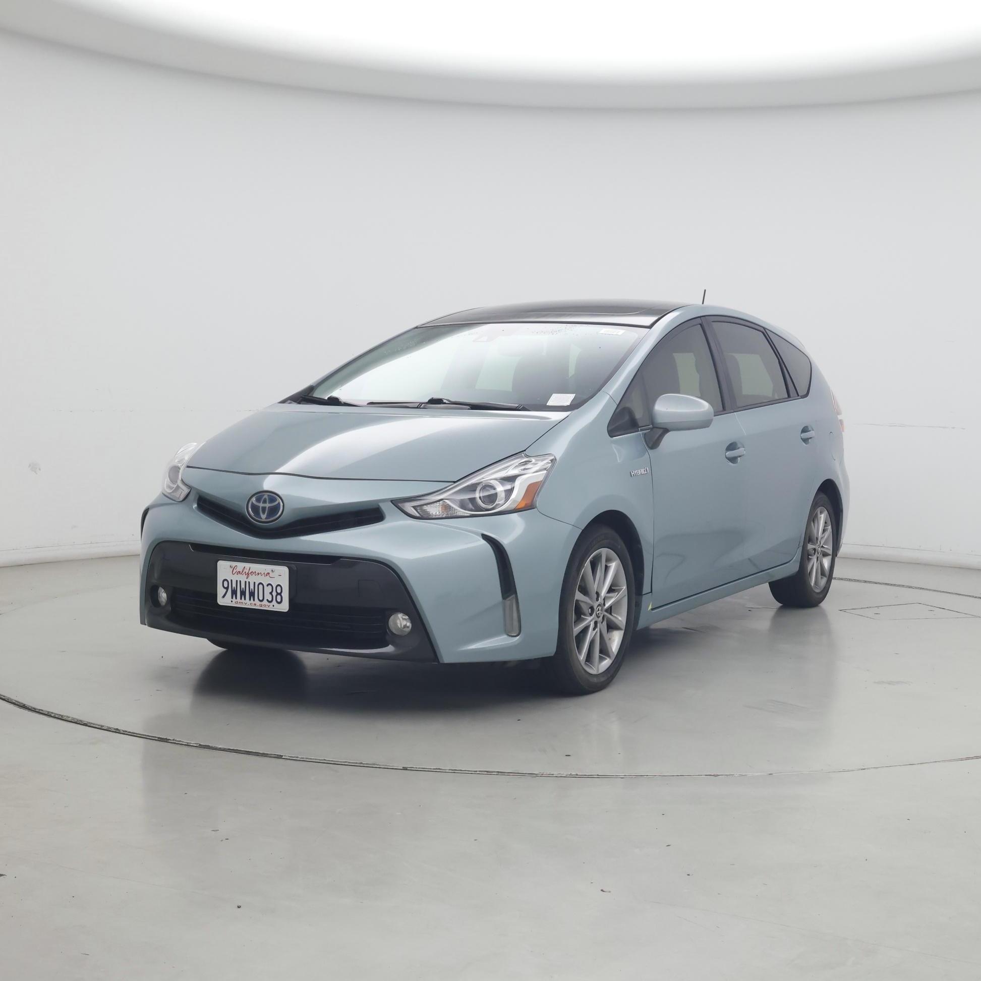 Thumbnail: 2015 Toyota Prius v - 4