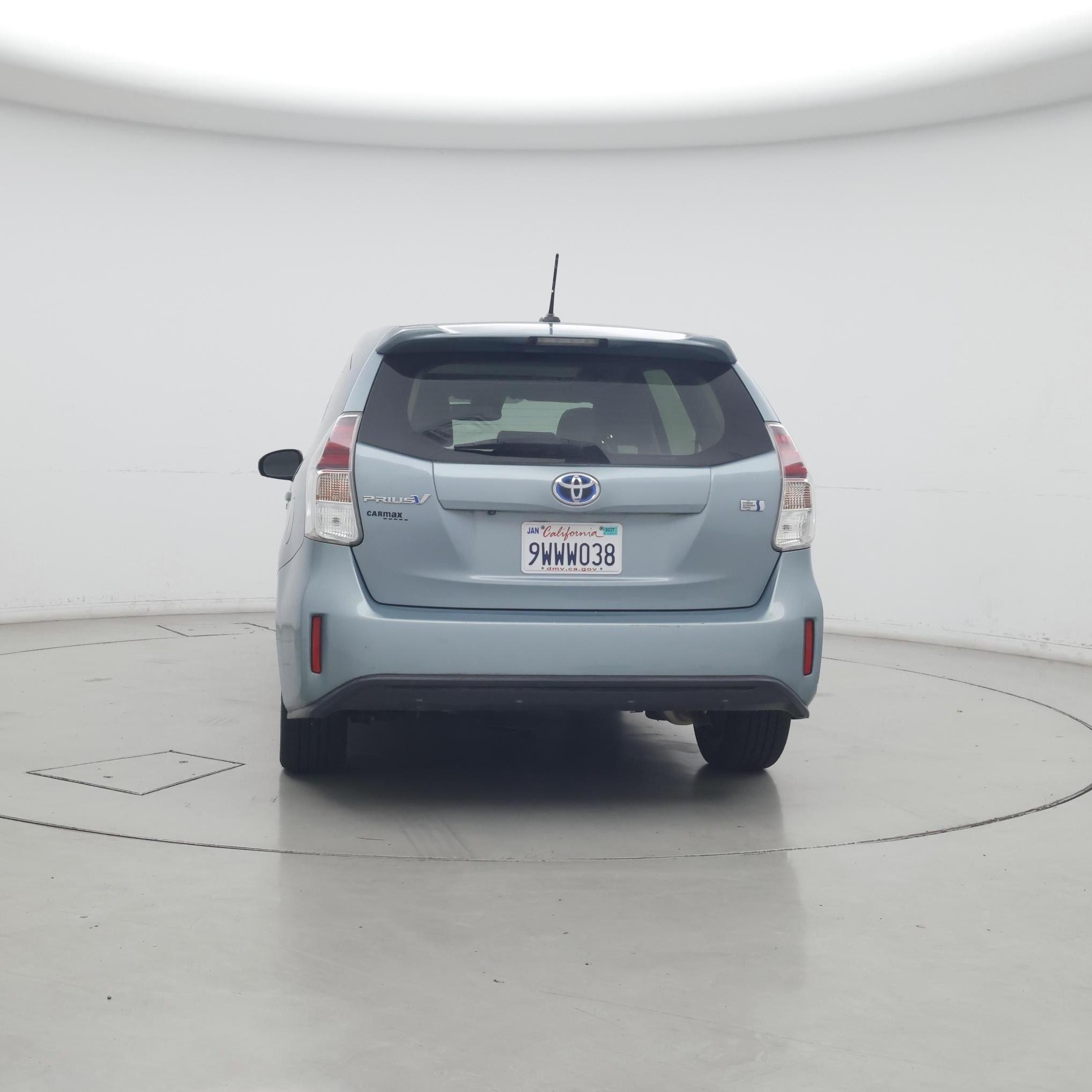 Thumbnail: 2015 Toyota Prius v - 6