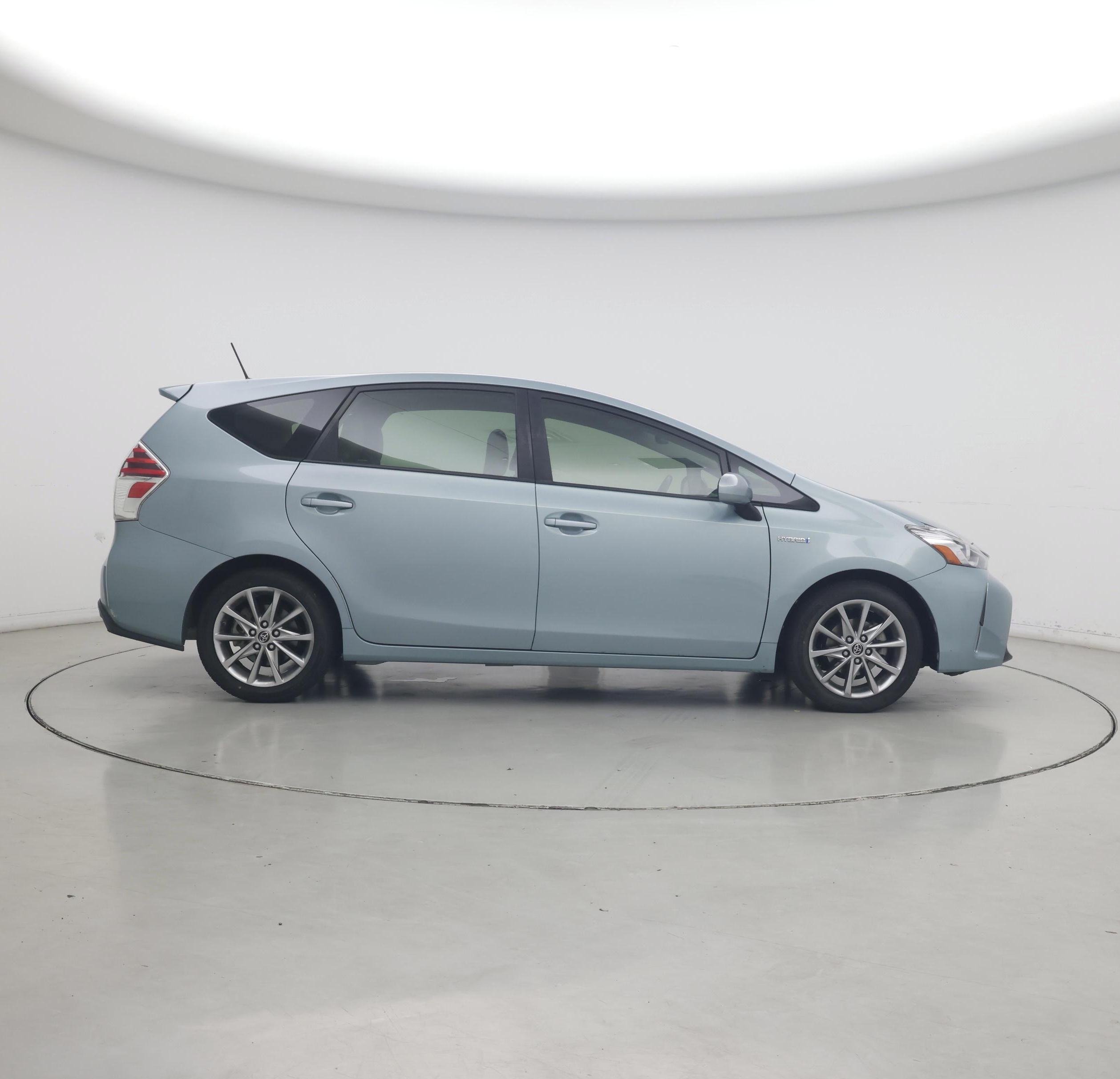Thumbnail: 2015 Toyota Prius v - 7