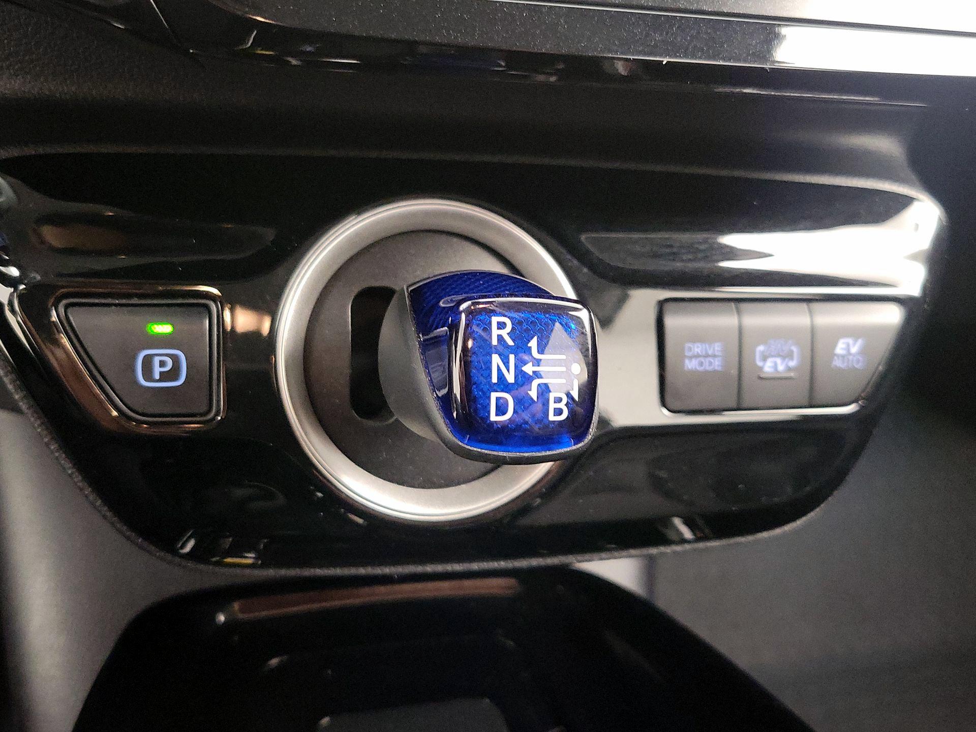 Thumbnail: 2022 Toyota Prius Prime - 18