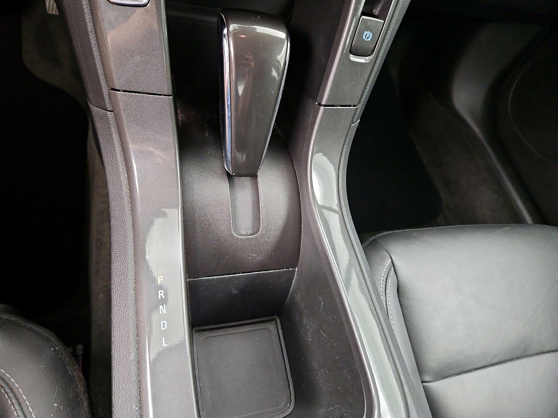 Thumbnail: 2015 Chevrolet Volt - 18
