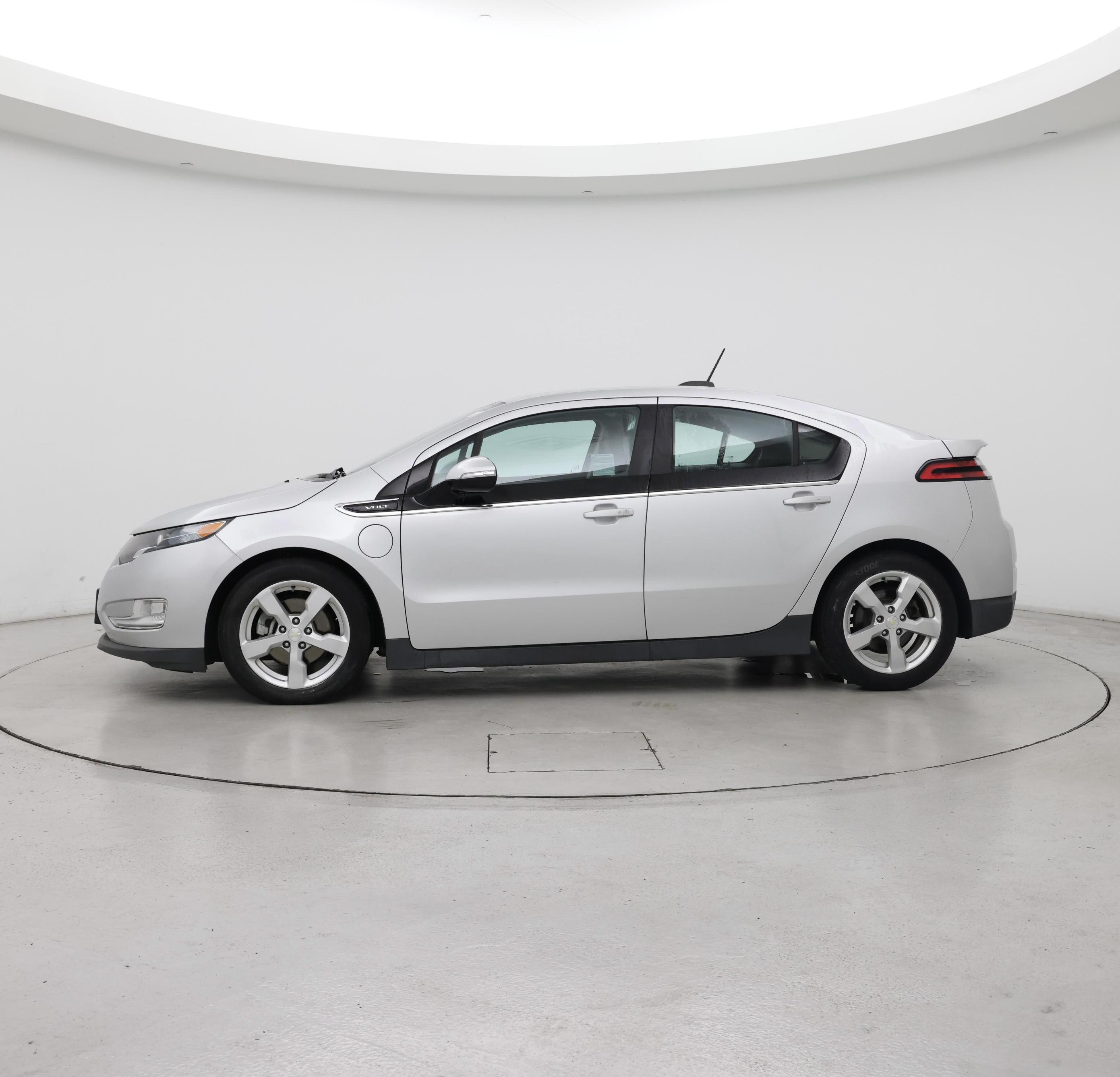 Thumbnail: 2015 Chevrolet Volt - 3