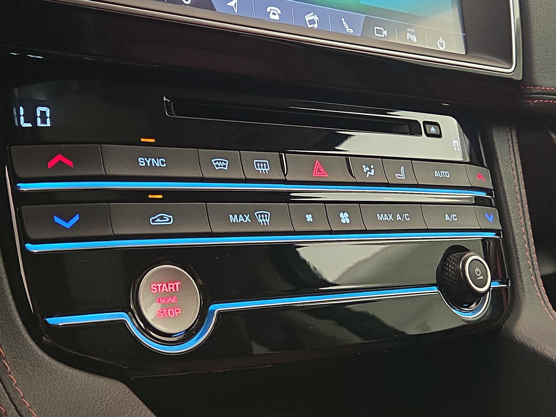 Thumbnail: 2020 Jaguar F-Pace - 17
